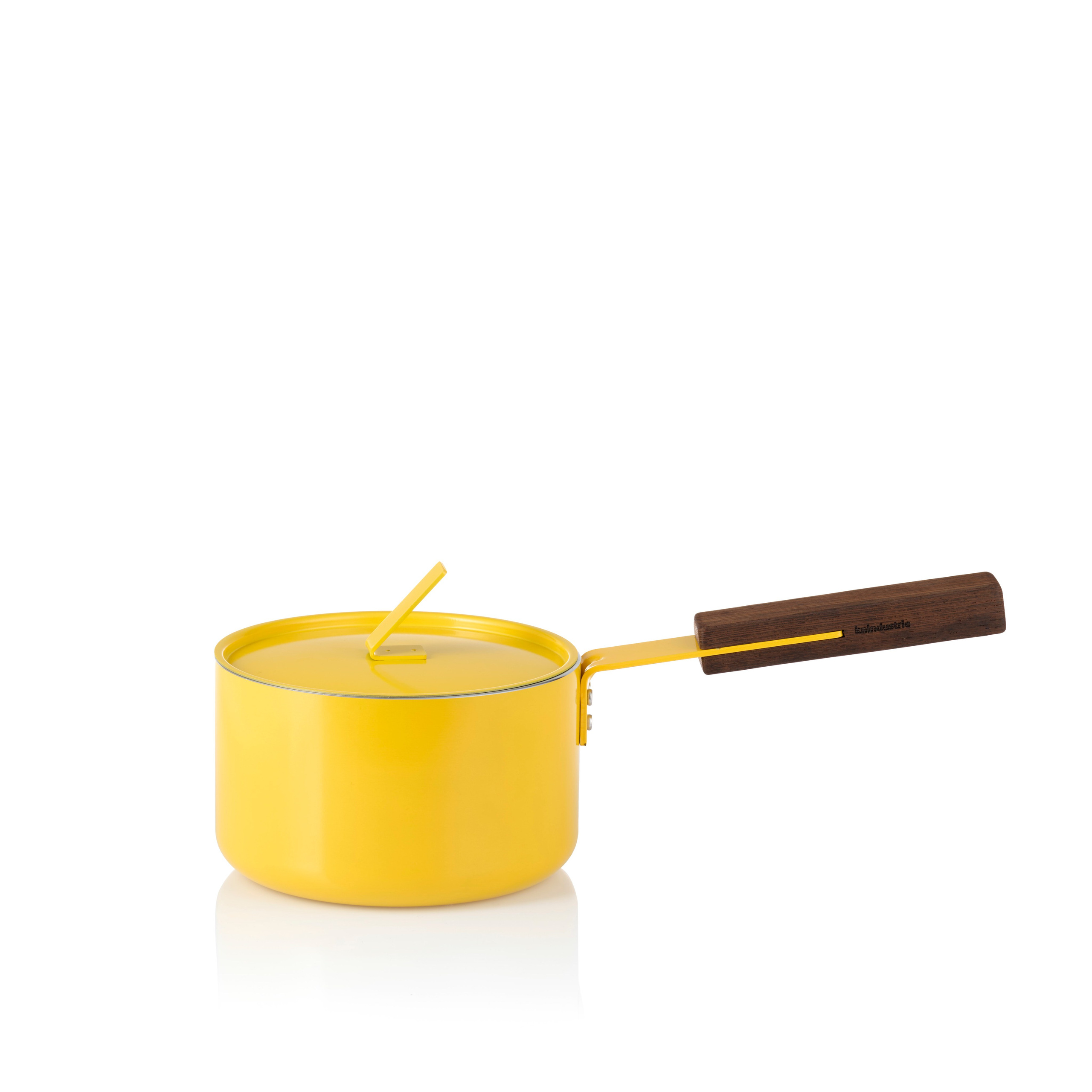 Предметная фотосъёмка кухонной посуды на белом фоне для интернет-магазина