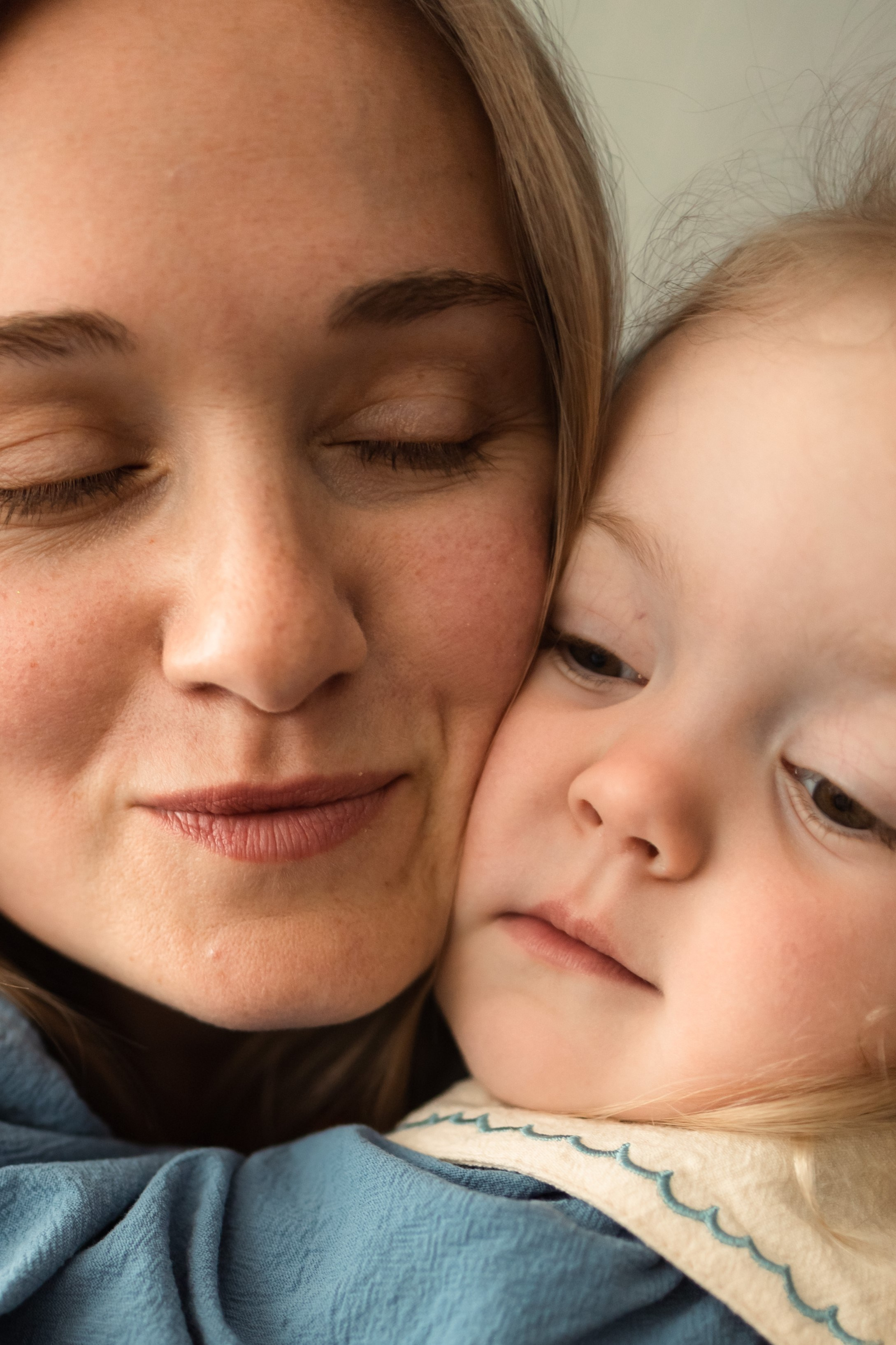 мама и дочь крупный план лицо к лицу