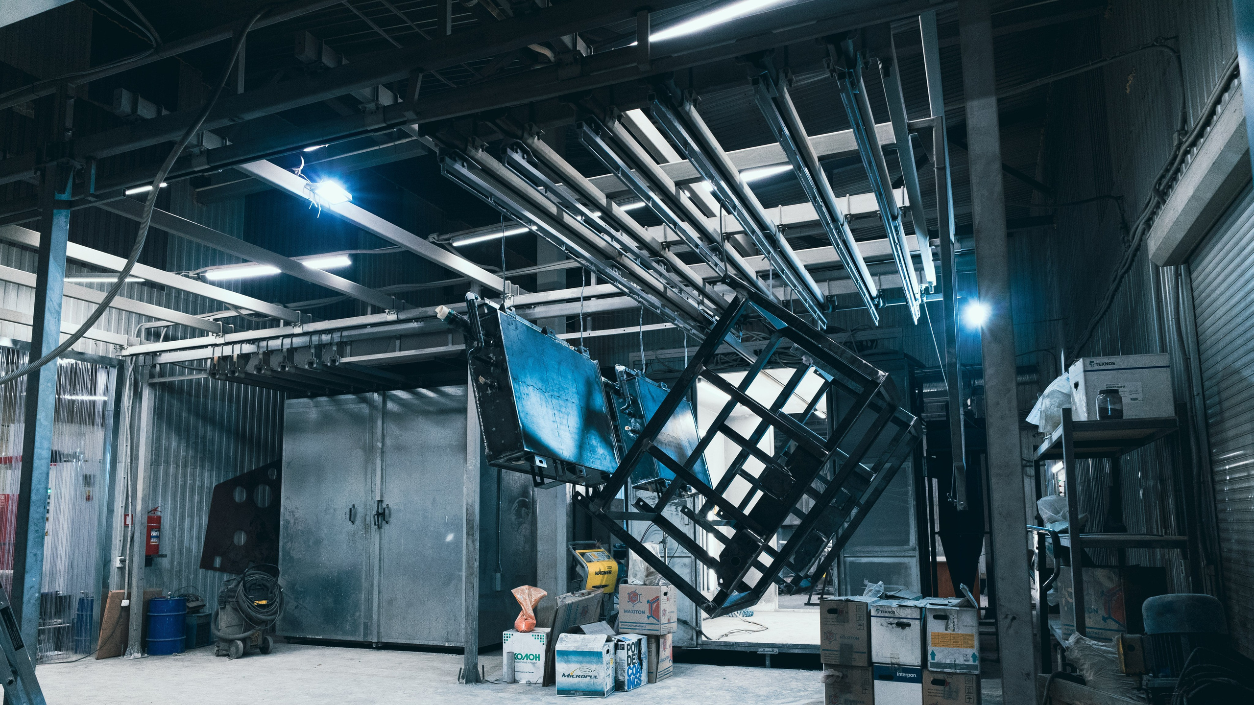 Рабочие цеха компании ПВК. Коммерческий Фотограф Виктор Фоменых