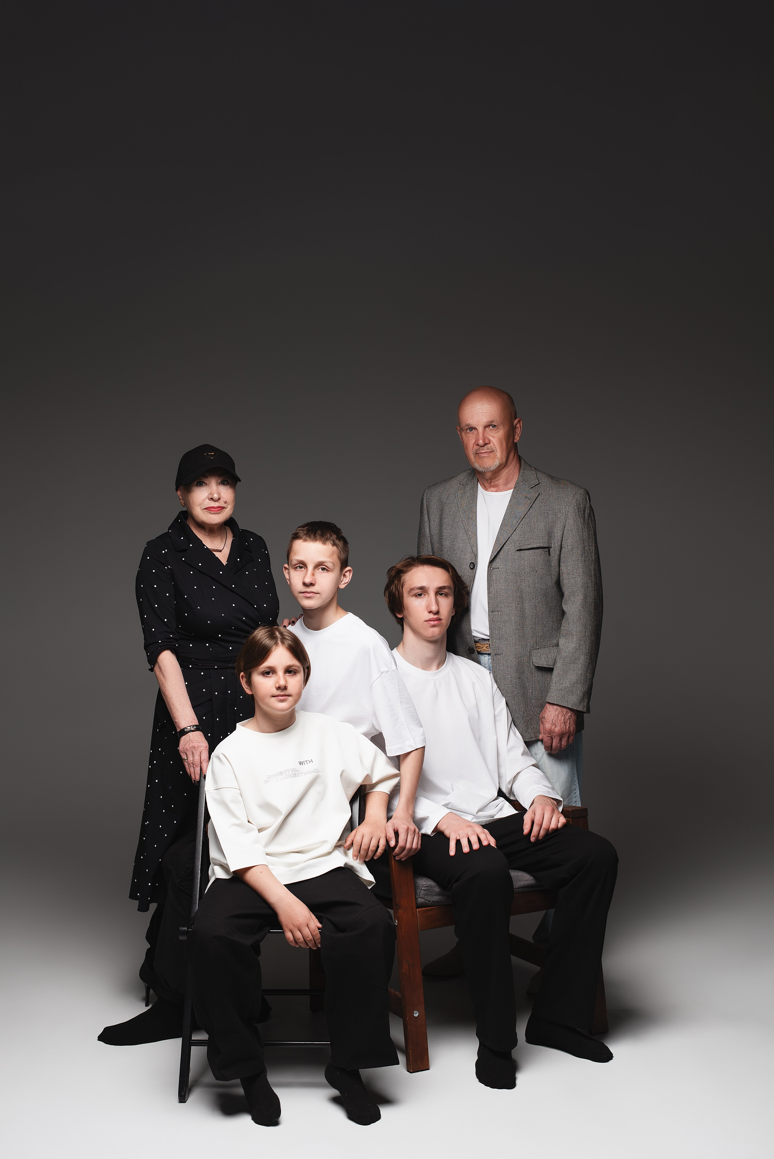 Семейная фотосессия на циклораме. Семейный фотограф в Южно-Сахалинске Анастасия Лимарева