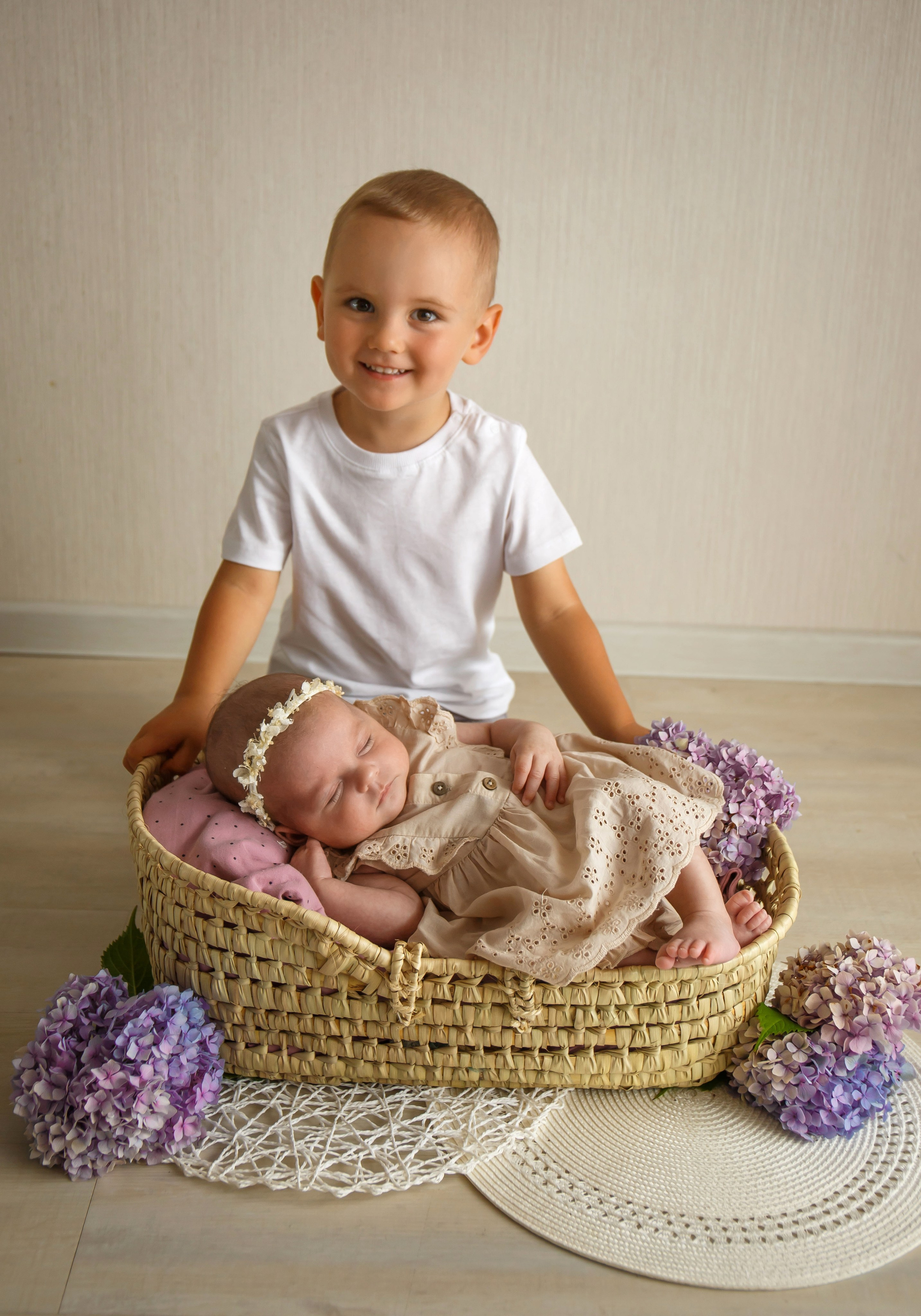 Новорожденные малыши. Фотостудия, фотограф новорожденных в Брюховецком районе Татьяна Кауц. Многолетний опыт работы с новорожденными и молодыми семьями