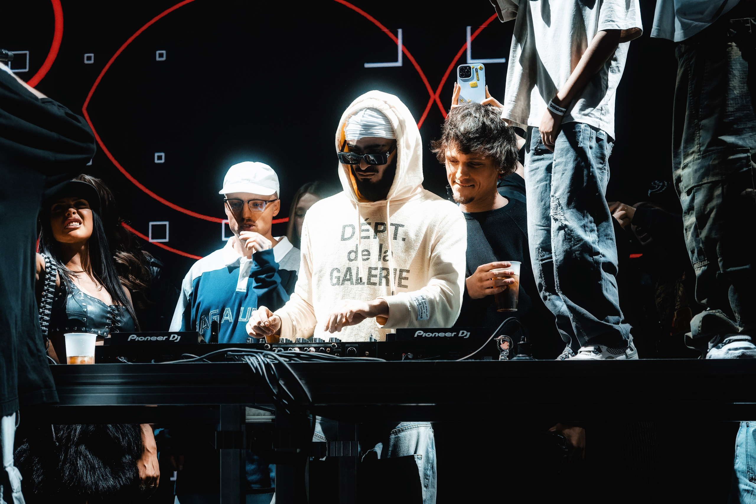 AVG x Desiigner в Tau 21.02.2025. Репортажный фотограф и видеограф в Москве