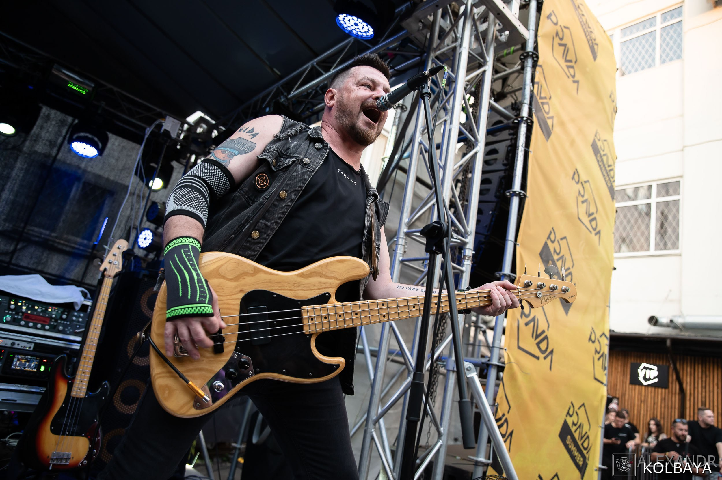 Фоторепортаж с мэшап концерта группы Черный Обелиск 4 июля 2024 года. Концертный и театральный репортажный фотограф в Москве Александр Колбая