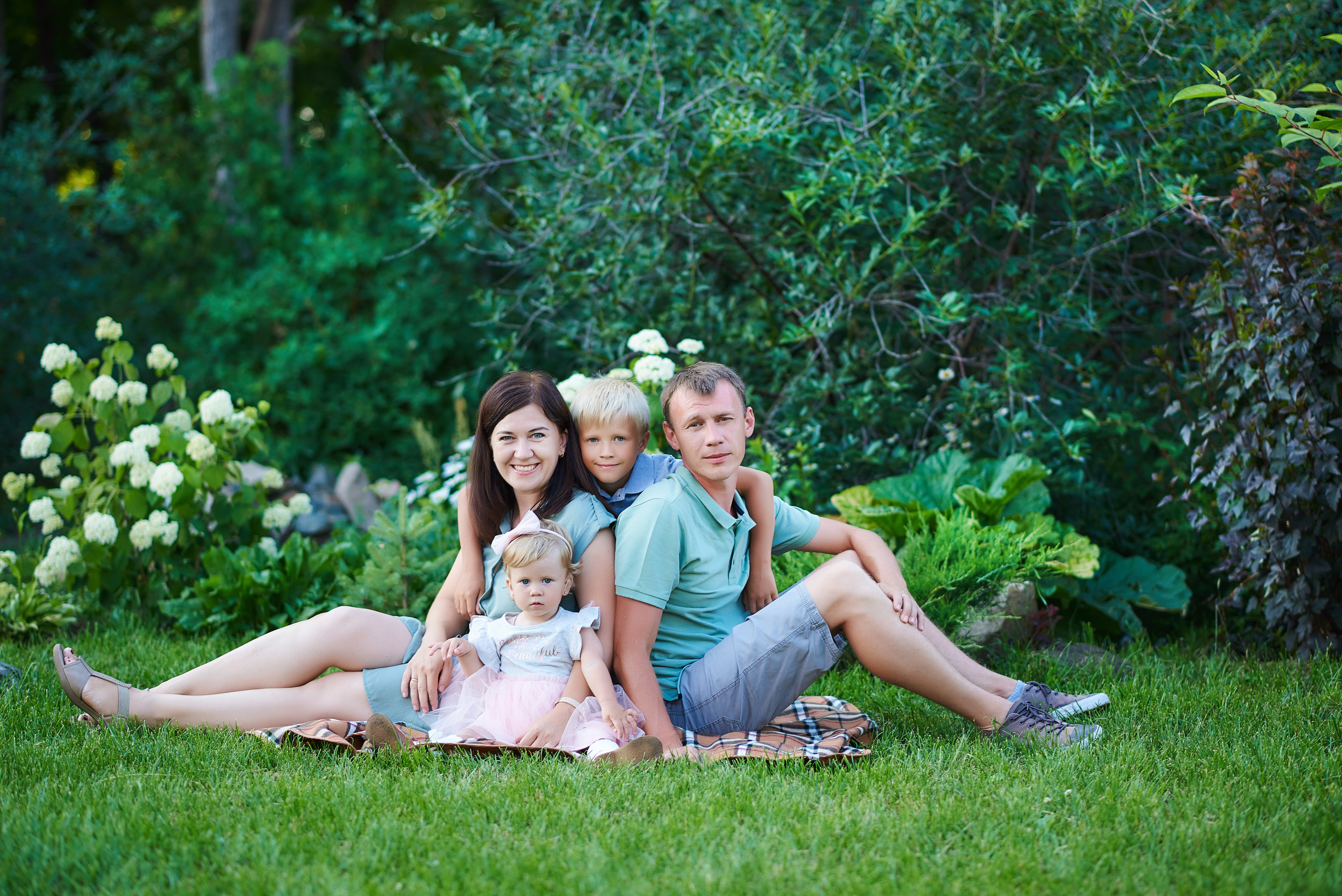 Фотосъемка. В саду. Семейный фотограф в Барнауле, Горный Алтай, Заринск, Алейск