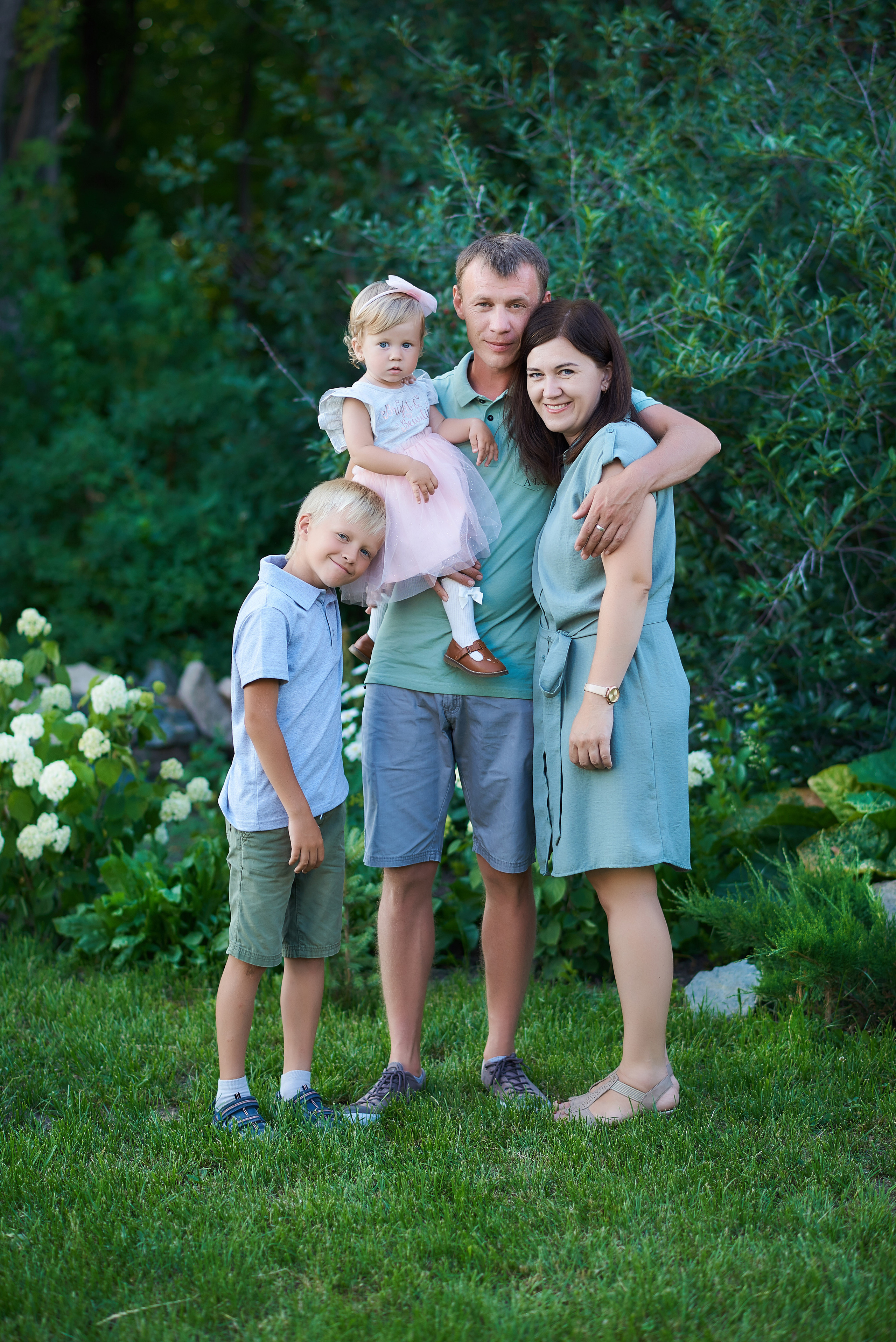 Фотосъемка. В саду. Семейный фотограф в Барнауле, Горный Алтай, Заринск, Алейск