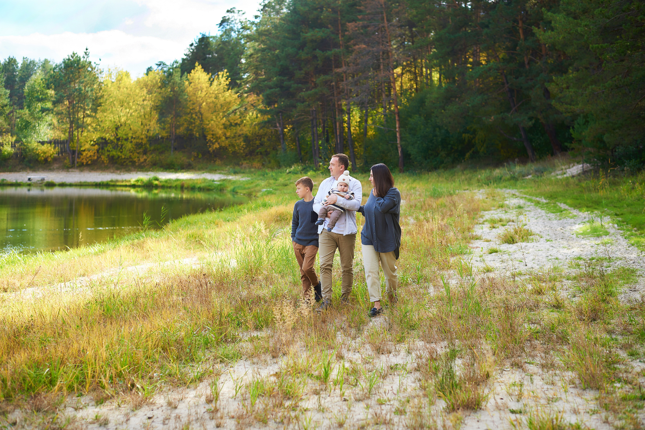 Фотосъемка. У озера. Семейный фотограф в Барнауле, Горный Алтай, Заринск, Алейск