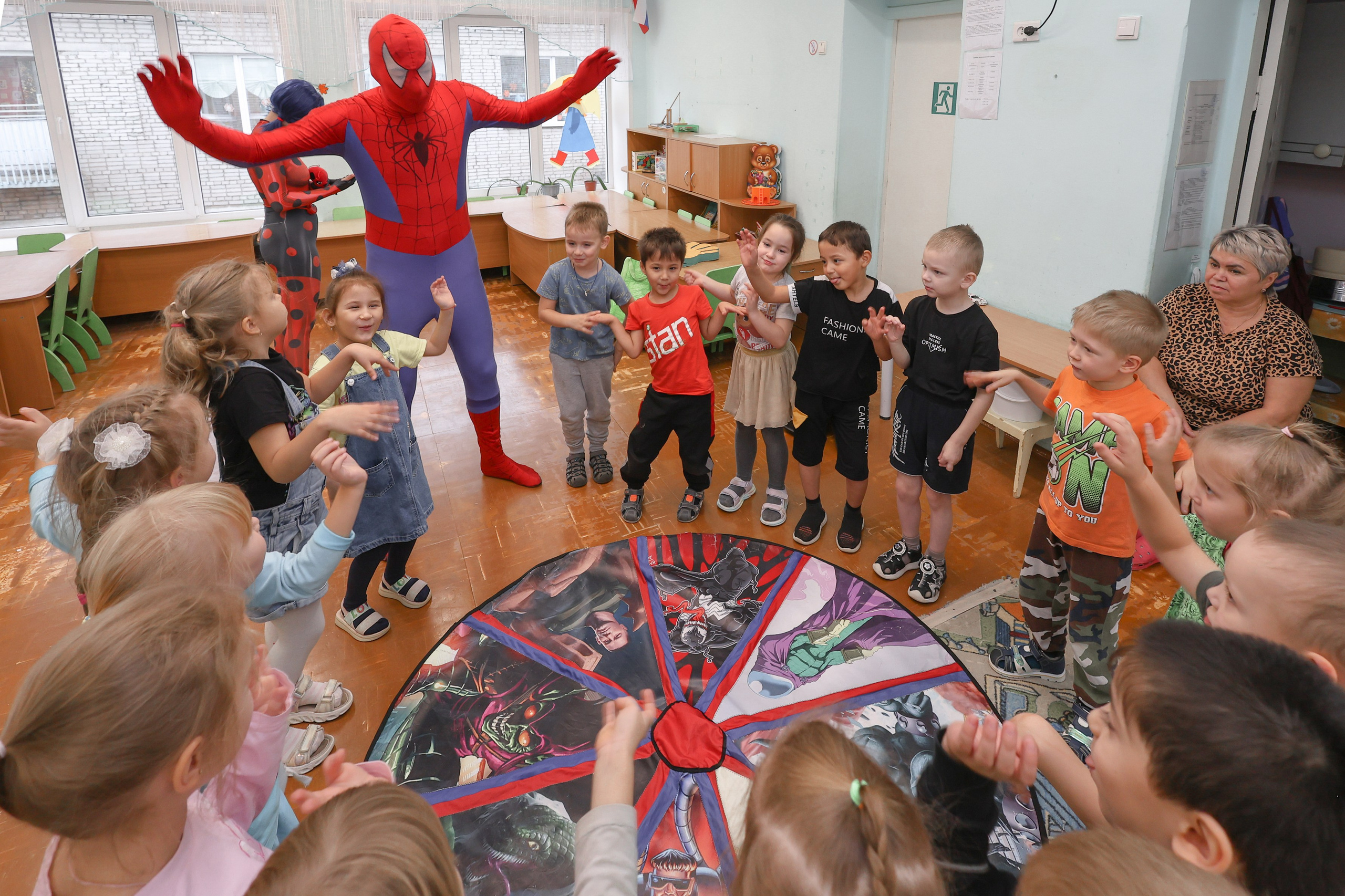 Детский день рождения с Человеком-пауком и Леди Баг