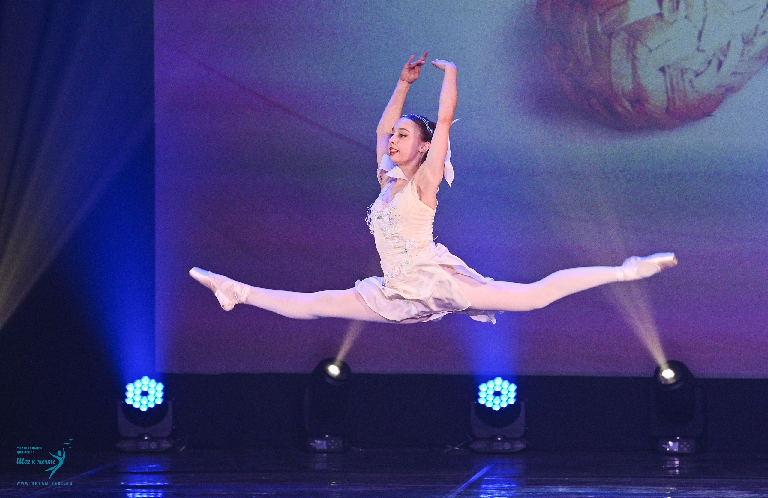 24.05.2025 «Мир под названием — Искусство танца» Фестивальное движение «Шаг к мечте» г. Кострома. Медиастудия Фото Концепт