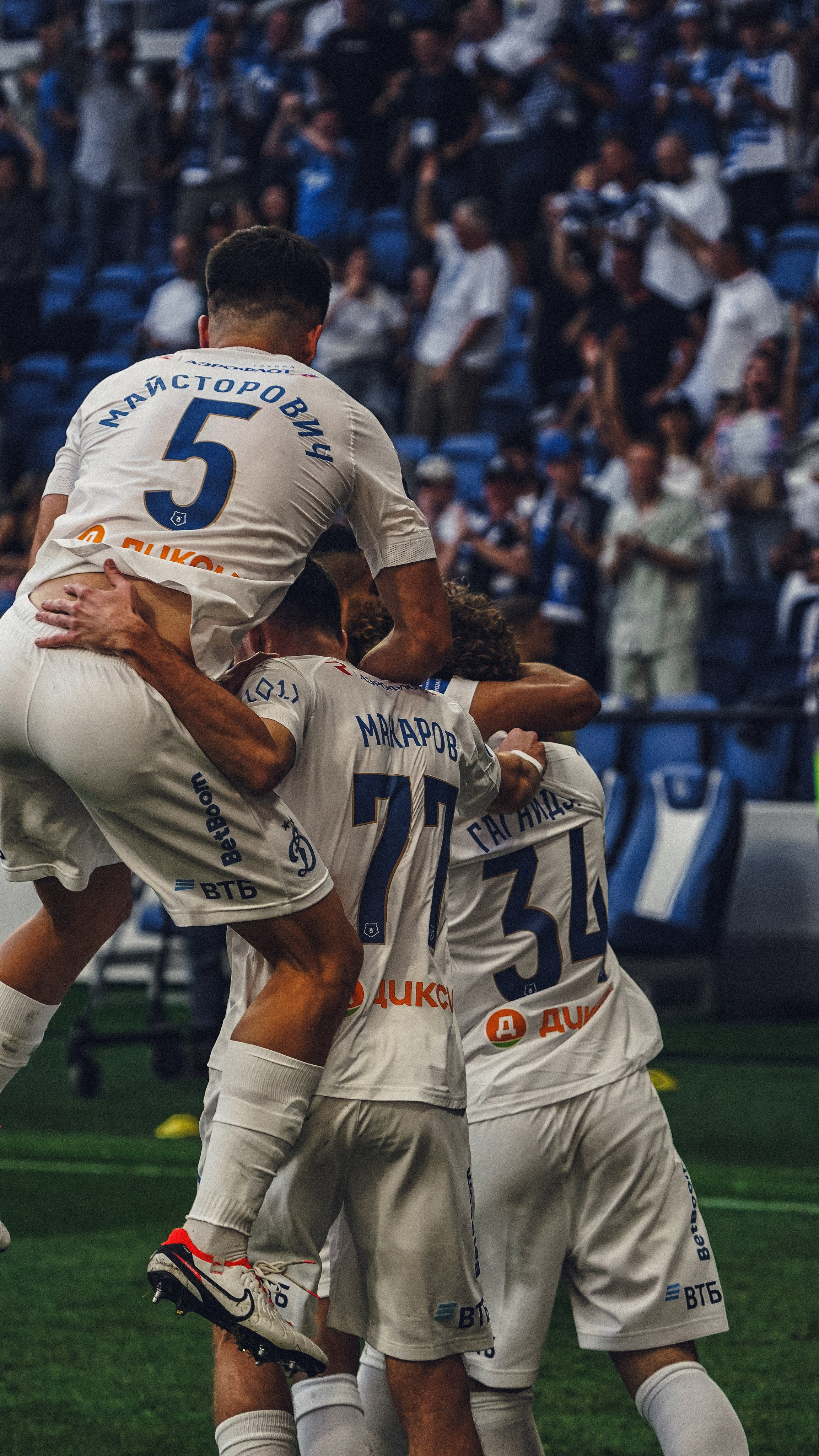 Футбол. Динамо-Ахмат 15.09.24. Автомобильный фотограф Шакая Кирилл