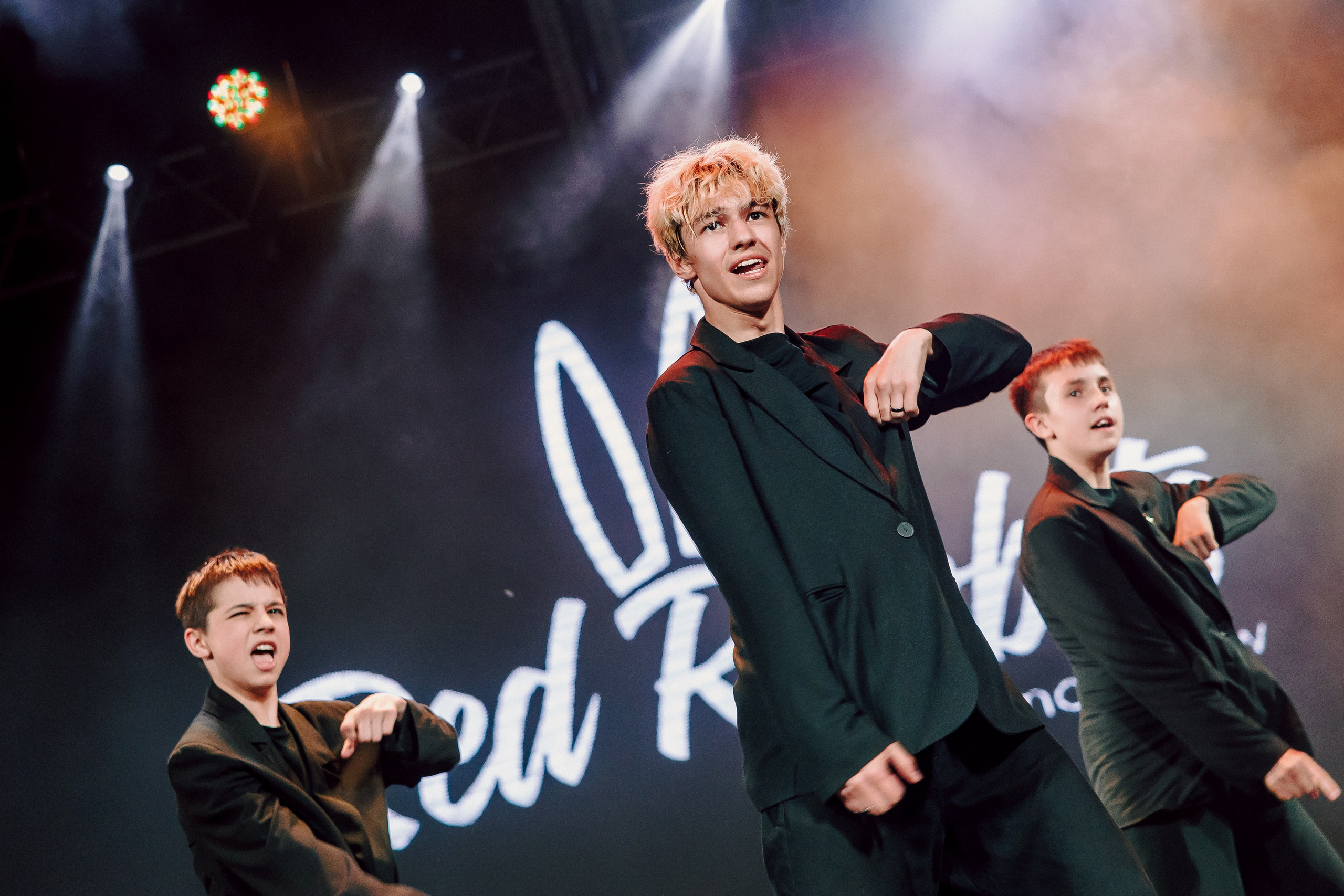 Отчётный концерт танцевальной школы «Red Rabbits» 2025. Лёшка Варзегов — фотограф