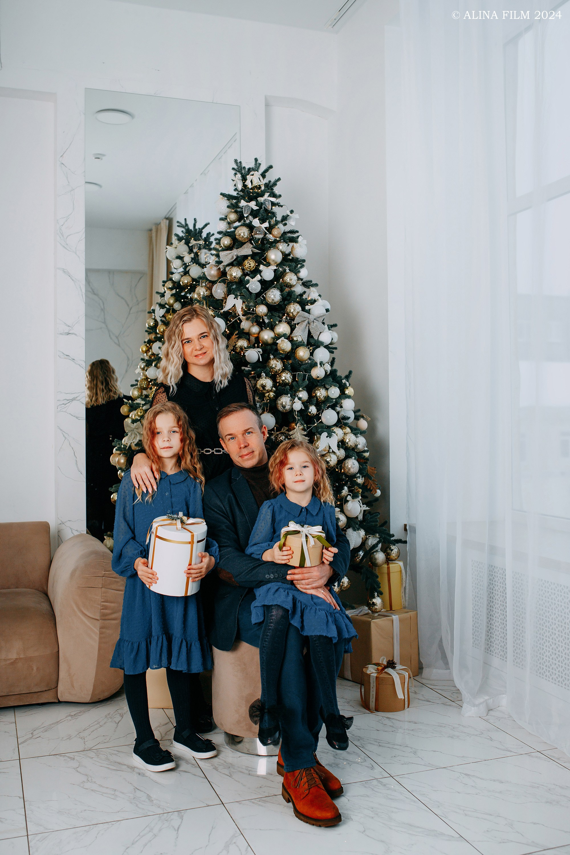 Студийная семейная фотосессия. Фотограф в Санкт-Петербурге Alina Film