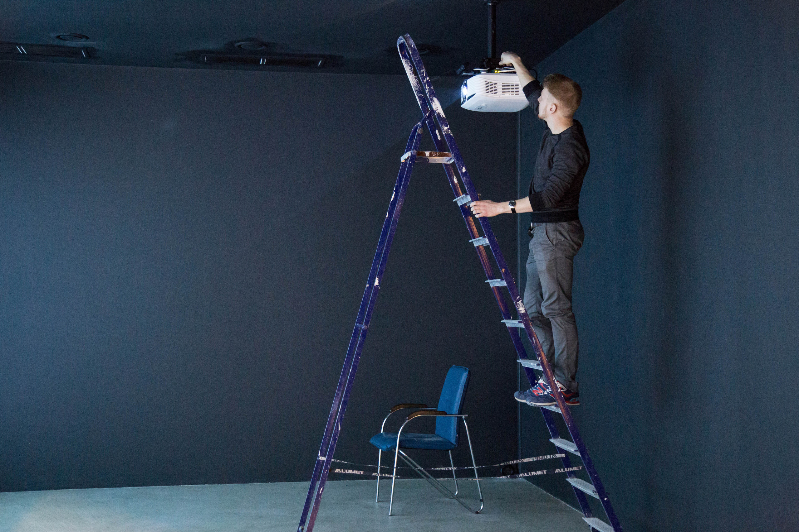 С монтажа выставки. Креатор Ольга Яш