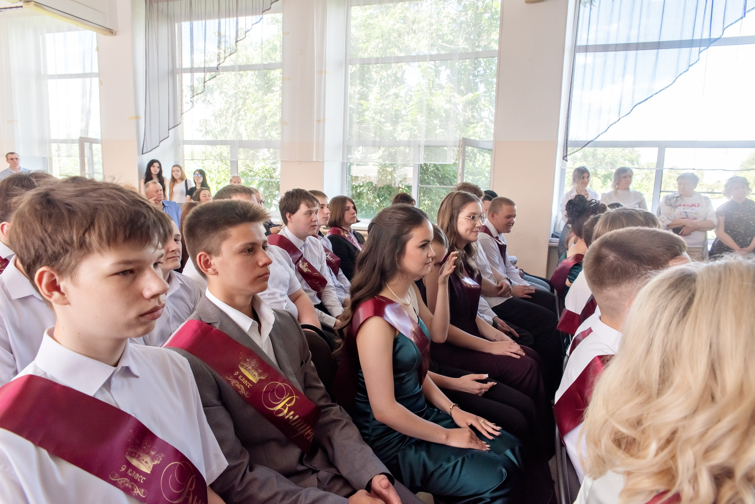 Выпускной школы № 3 вручение аттестатов в актовом зале. Свадебный и семейный фотограф в Кыштыме Челябинске Марина Шигапова