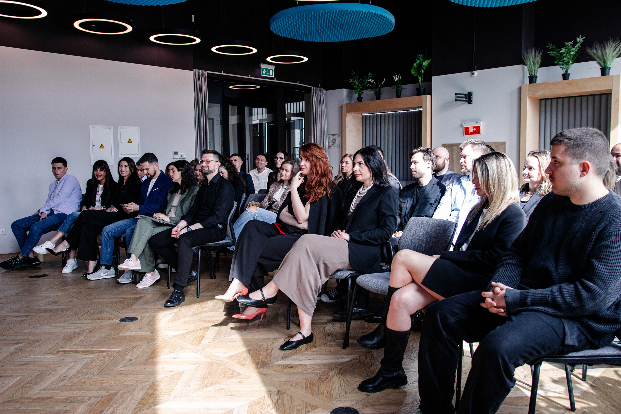 Планерка компании недвижимости. Фотограф Москва — личные фотосессии, лавстори в студии