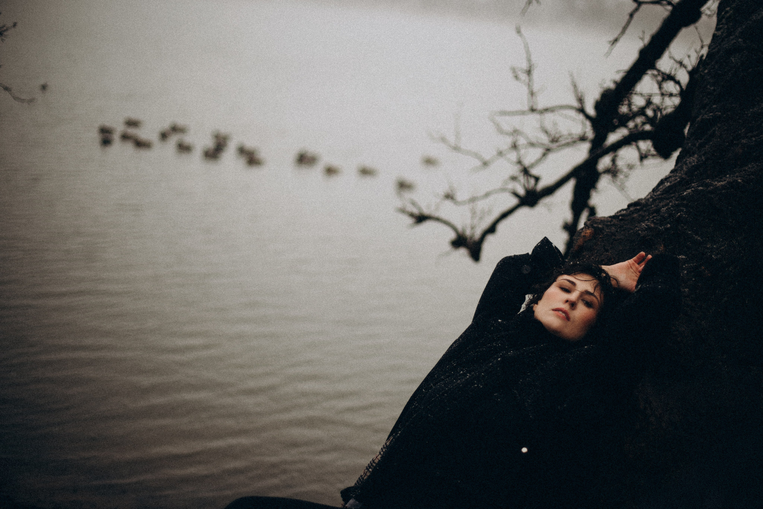 Женская фотосъёмка: индивидуальный подход, профессиональный свет, внимание к деталям. Красивые портреты, нежные эмоции, уверенность в кадре. Фотограф в Краснодаре, студийные и уличные фотосессии, ретушь снимков.