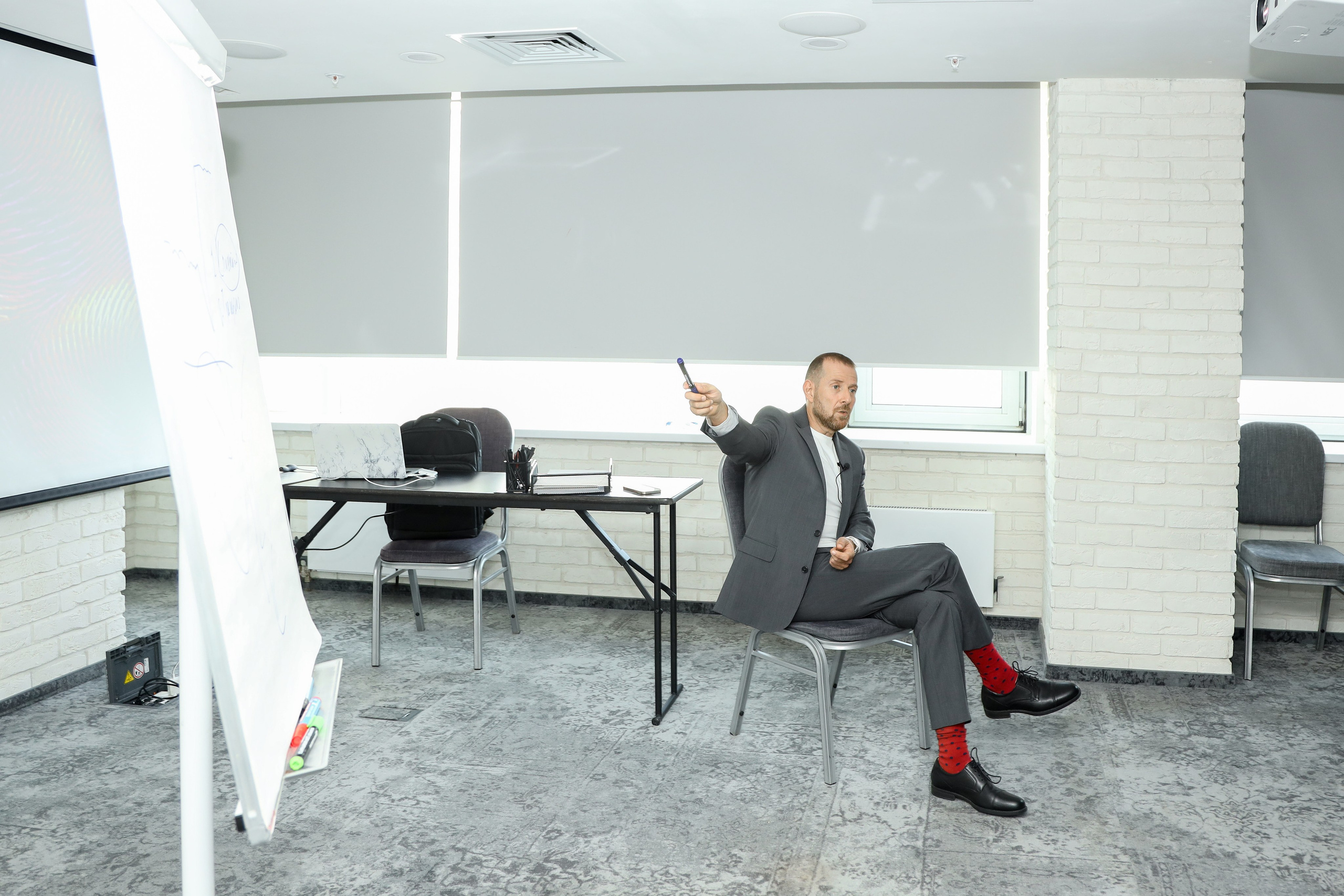 Игорь Рызов деловая встреча. Фотограф Антон Чупринин