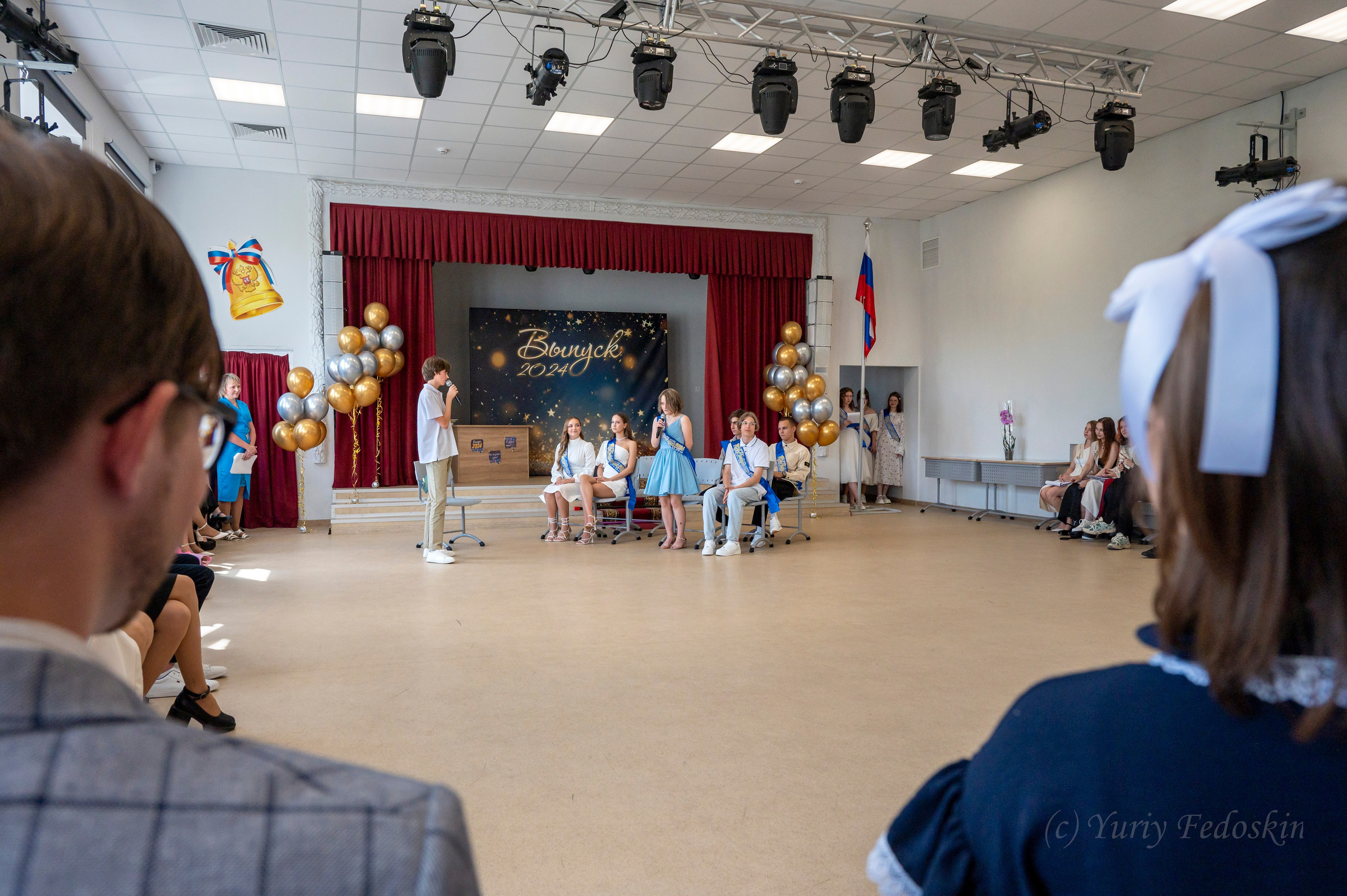 Репортаж о выпускном 9 классов в школе № 7 города Королёва, 26.06.24г. Профессиональный фотограф интерьеров в Москве Юрий Федоскин