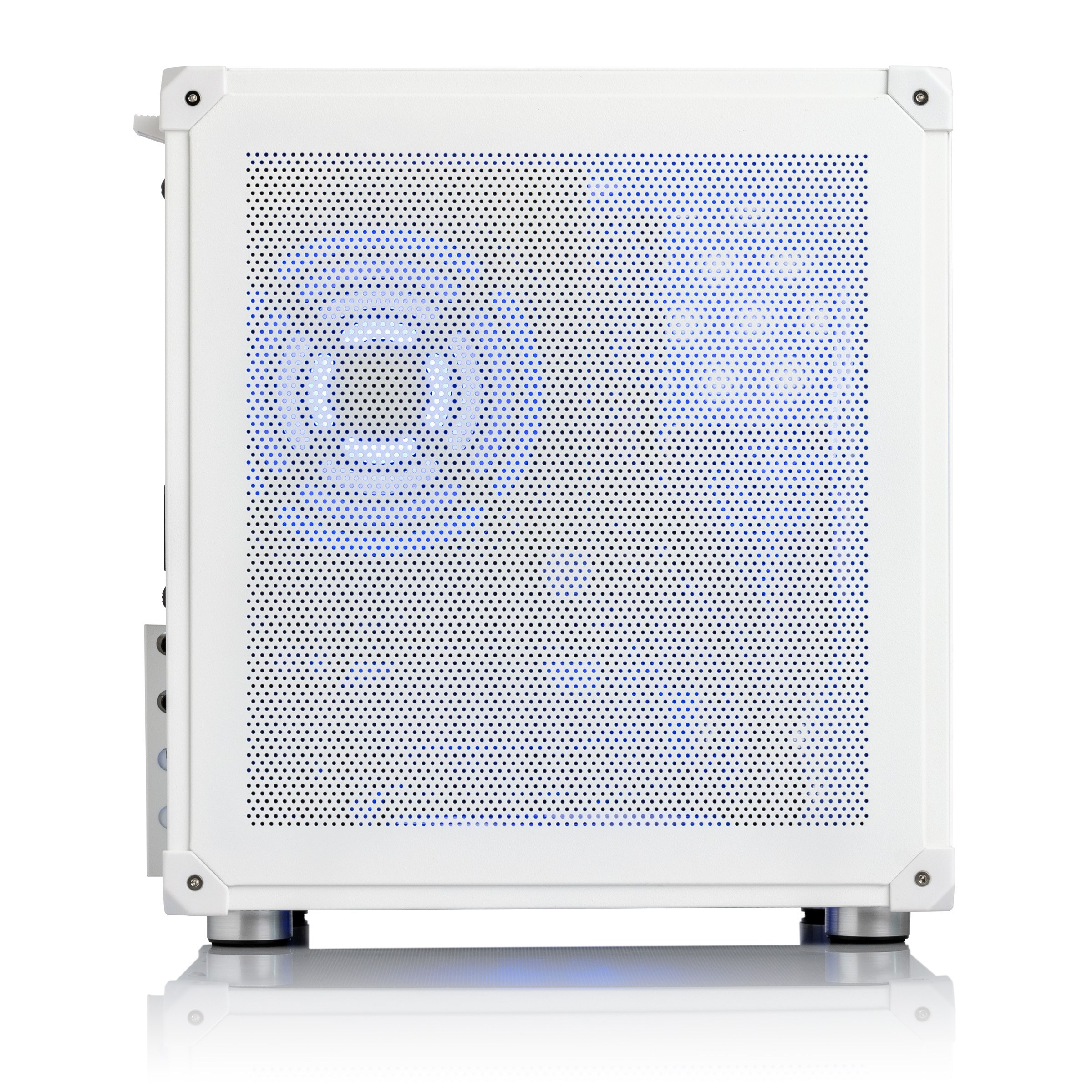 Боковой ракурс белого системного блока | Контент для IT-блога