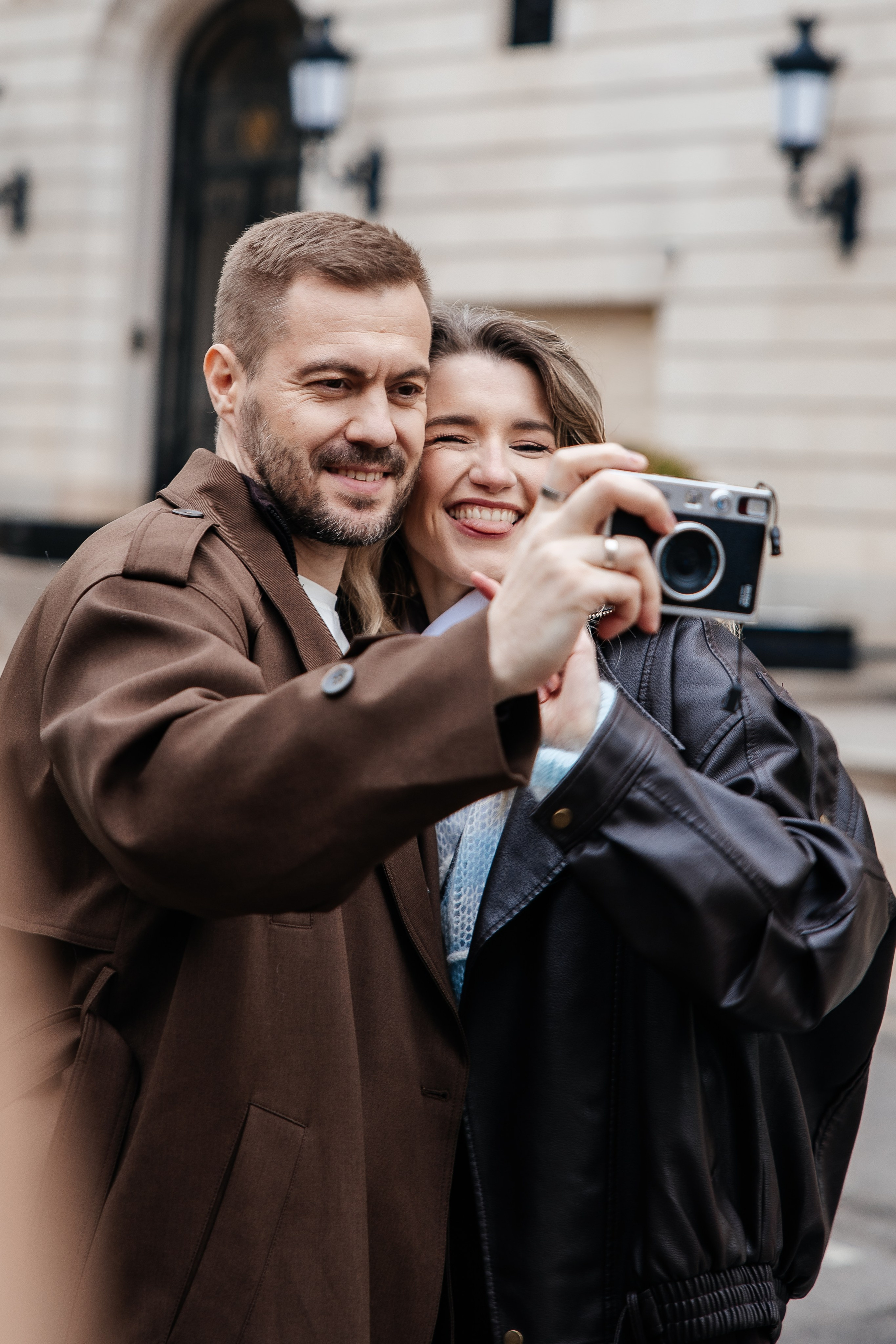 Романтическая прогулка в московском переулке. Свадебный и семейный фотограф в Москве Красинская Мария