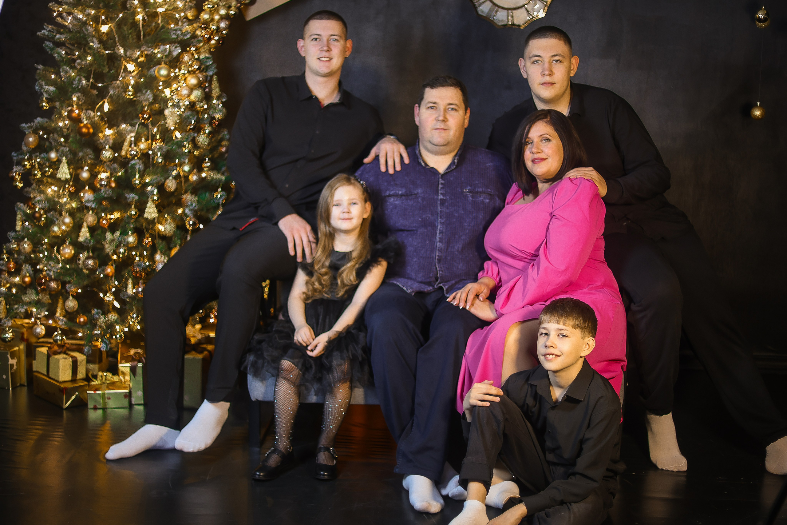 Семейные фотосессии студийные; новогодние, тематические, домашние и тд. Выпускные альбомы для школ и Детских садов в Барнауле /Выпускные/Свадебные/Детские/Семейные и др. виды съёмок /Фотограф Вера Валейко