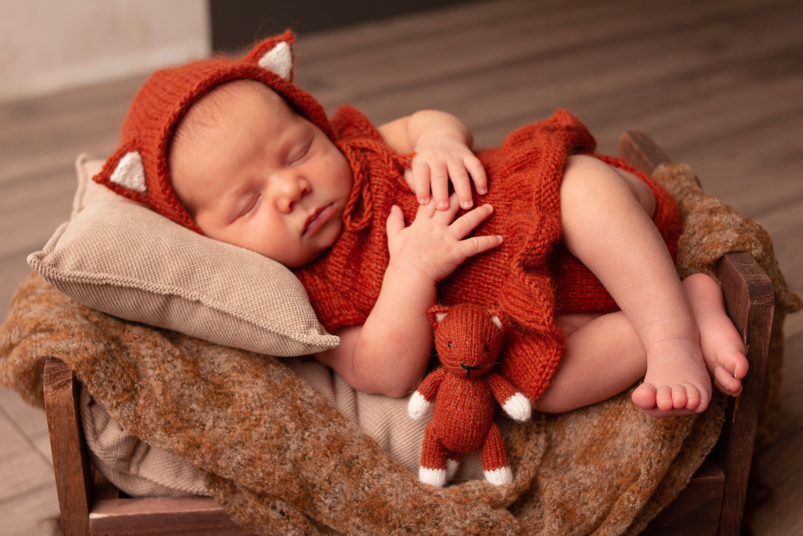Образы в вязаных костюмчиках. Первый кадр | newborn фотограф | Всеволожск