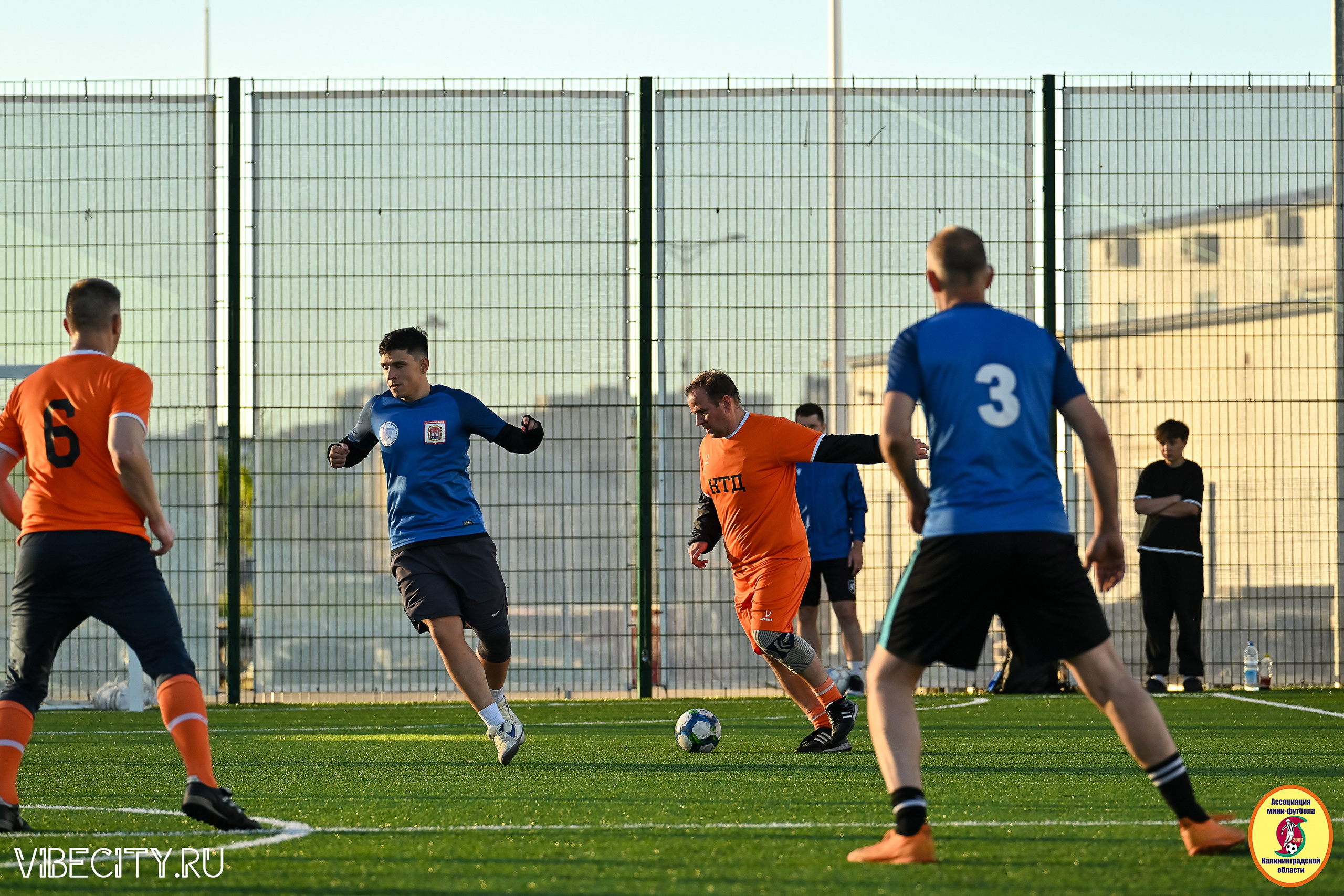 ИГРЫ МИНИ-ФУТБОЛЬНОЙ И КОРПОРАТИВНОЙ ЛИГИ. VIBECITY.RU Вайб Сити Ру Фоторепортажи Фотоотчеты Калининград