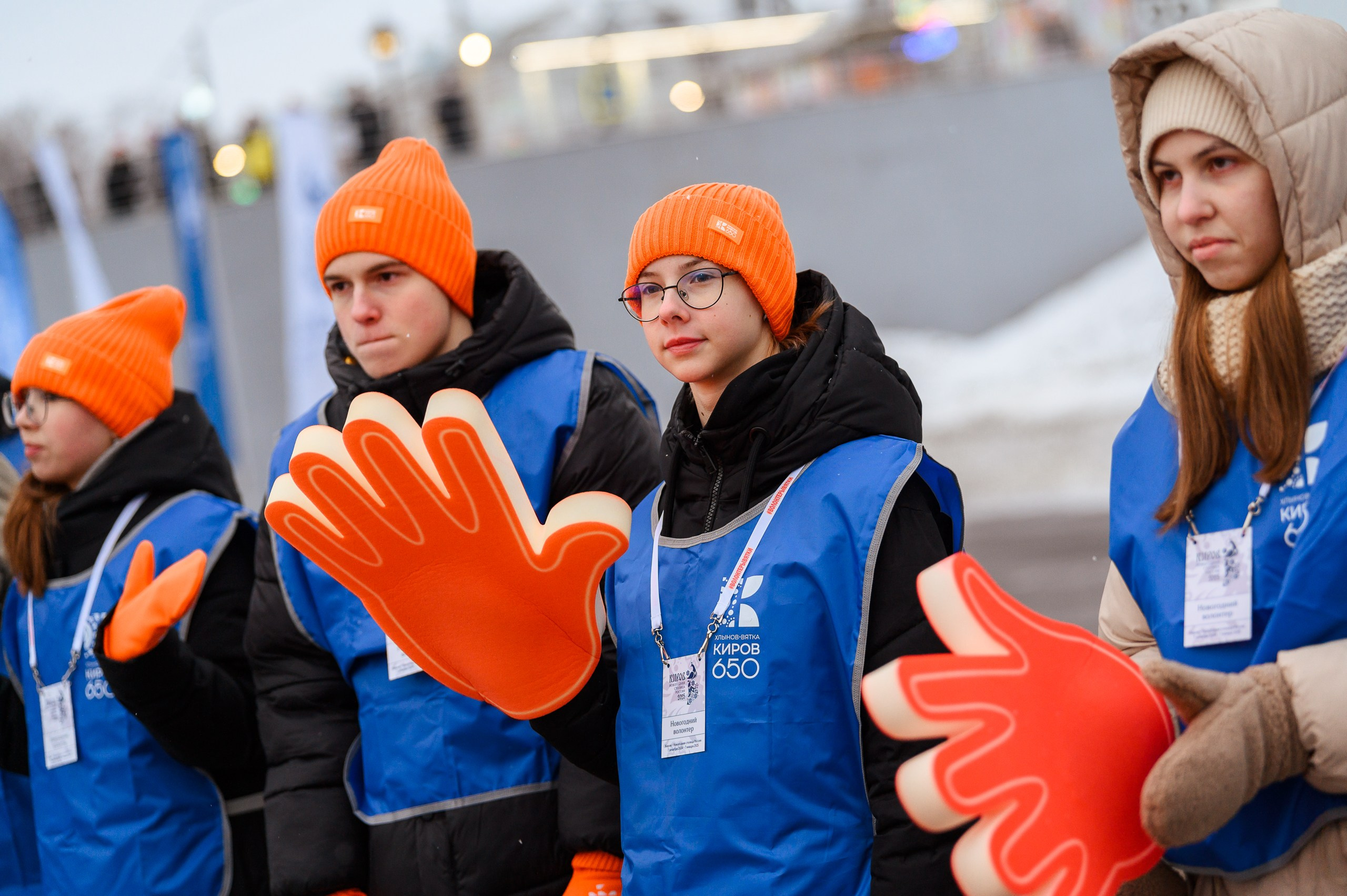 Новогодние волонтеры | Открытие Новогодней столицы Кирова 2025. Репортажный фотограф в Кирове Александр Лутошкин