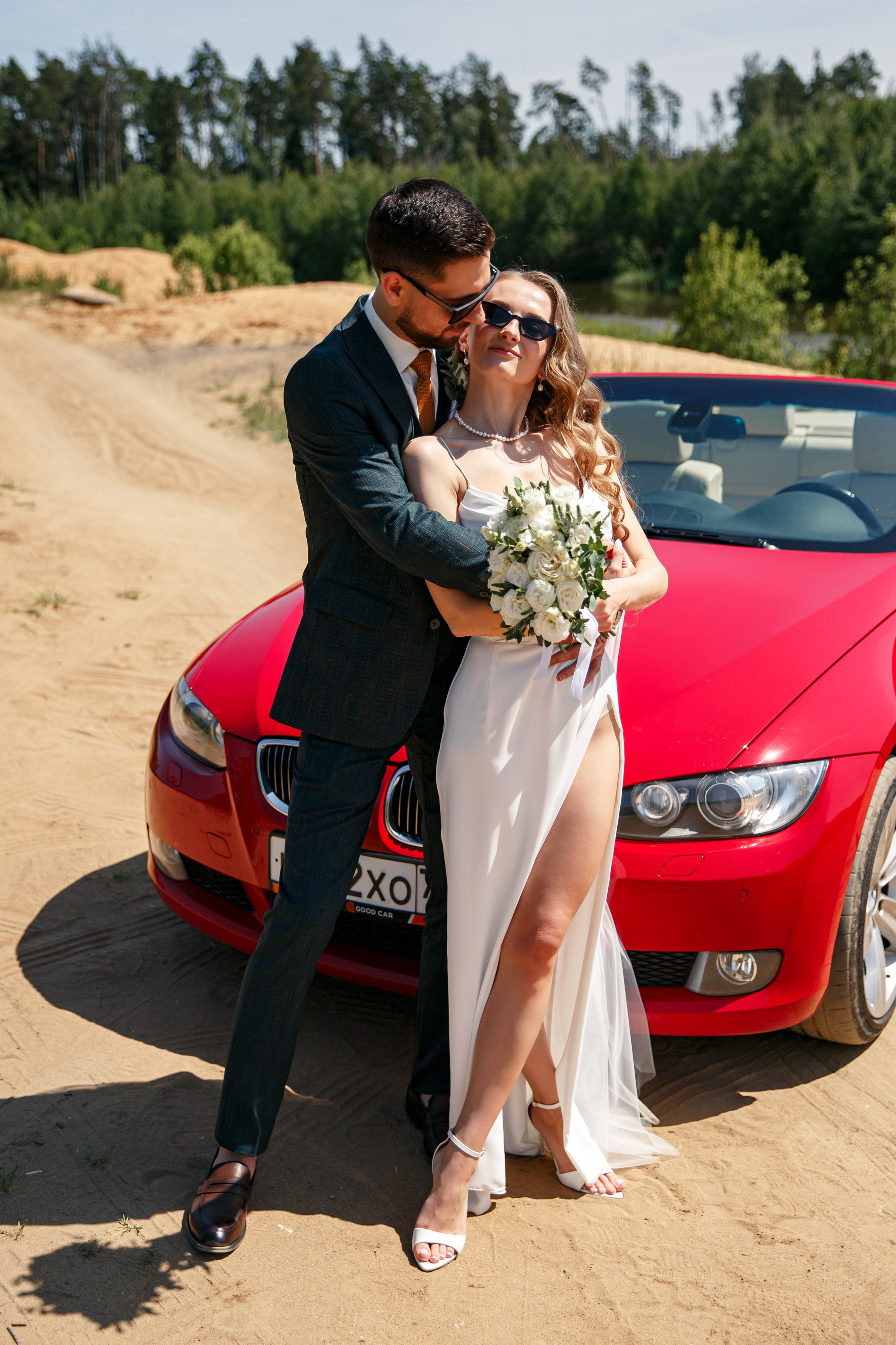 Свадебная фотосессия с кабриолетом и в загородном клубе Artiland. Свадебный фотограф Москва и МО Сергей Киржаев