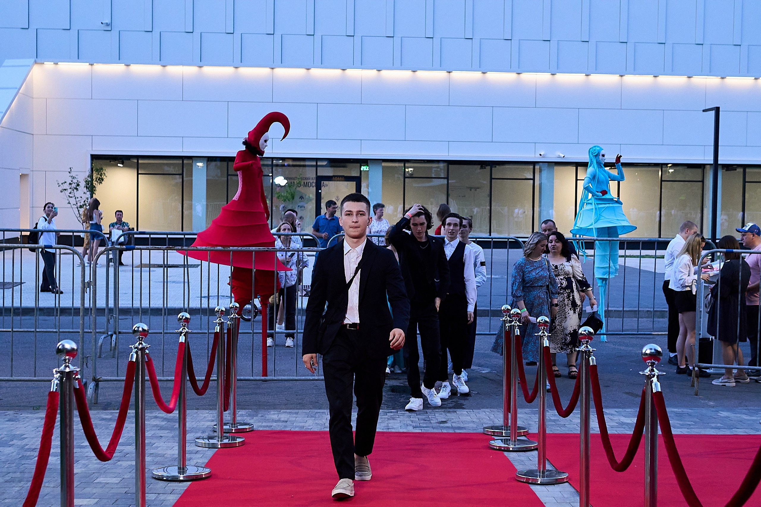 Выпускной 2024 концертный зал Академия ВТБ. Фотограф и Видеограф в Москве. Олег Корушев