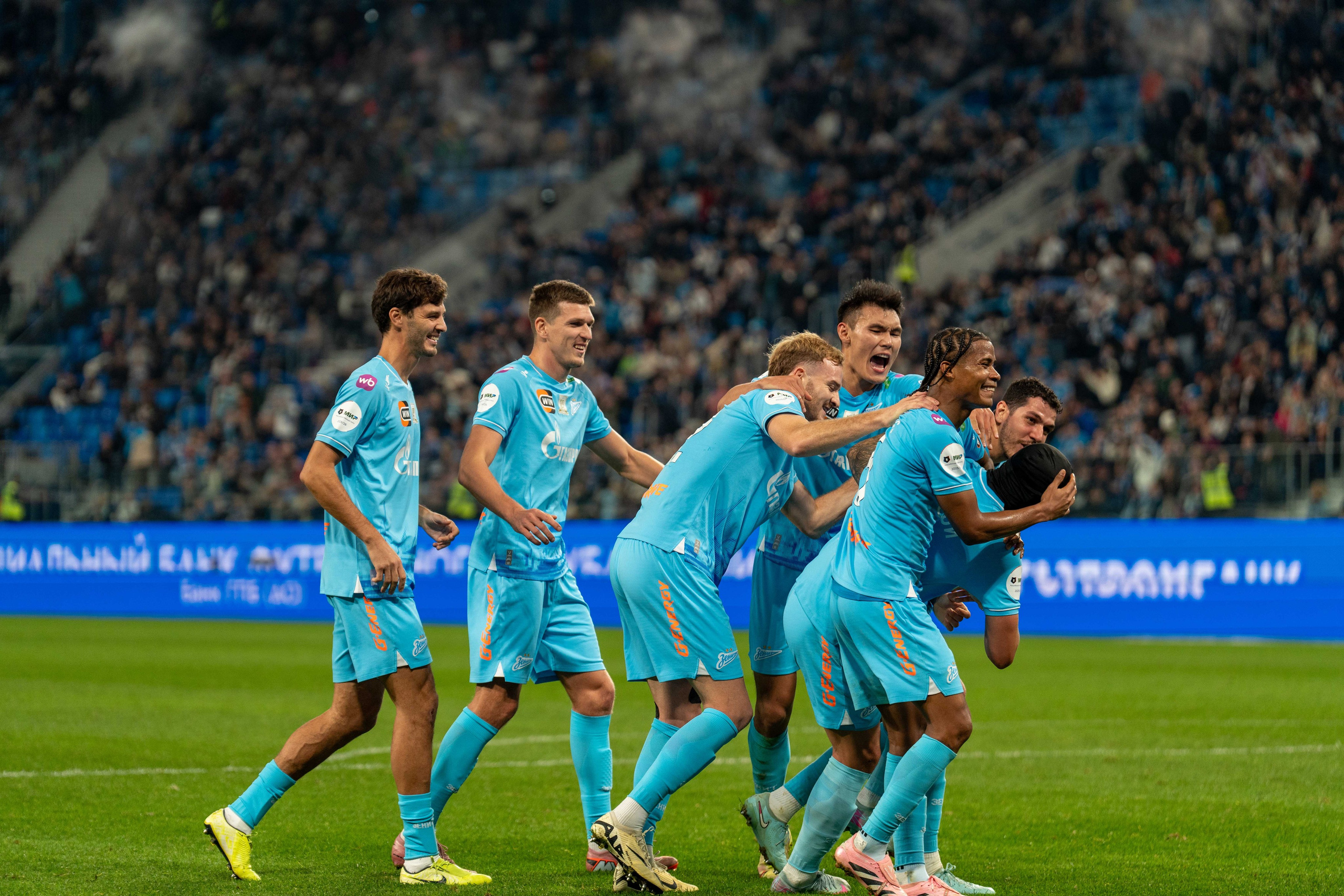 Зенит — Локомотив: фотогалерея 14-го тура РПЛ на Газпром Арене | Антон Гауф. Спортивный фотограф в Санкт-Петербурге | Антон Гауф