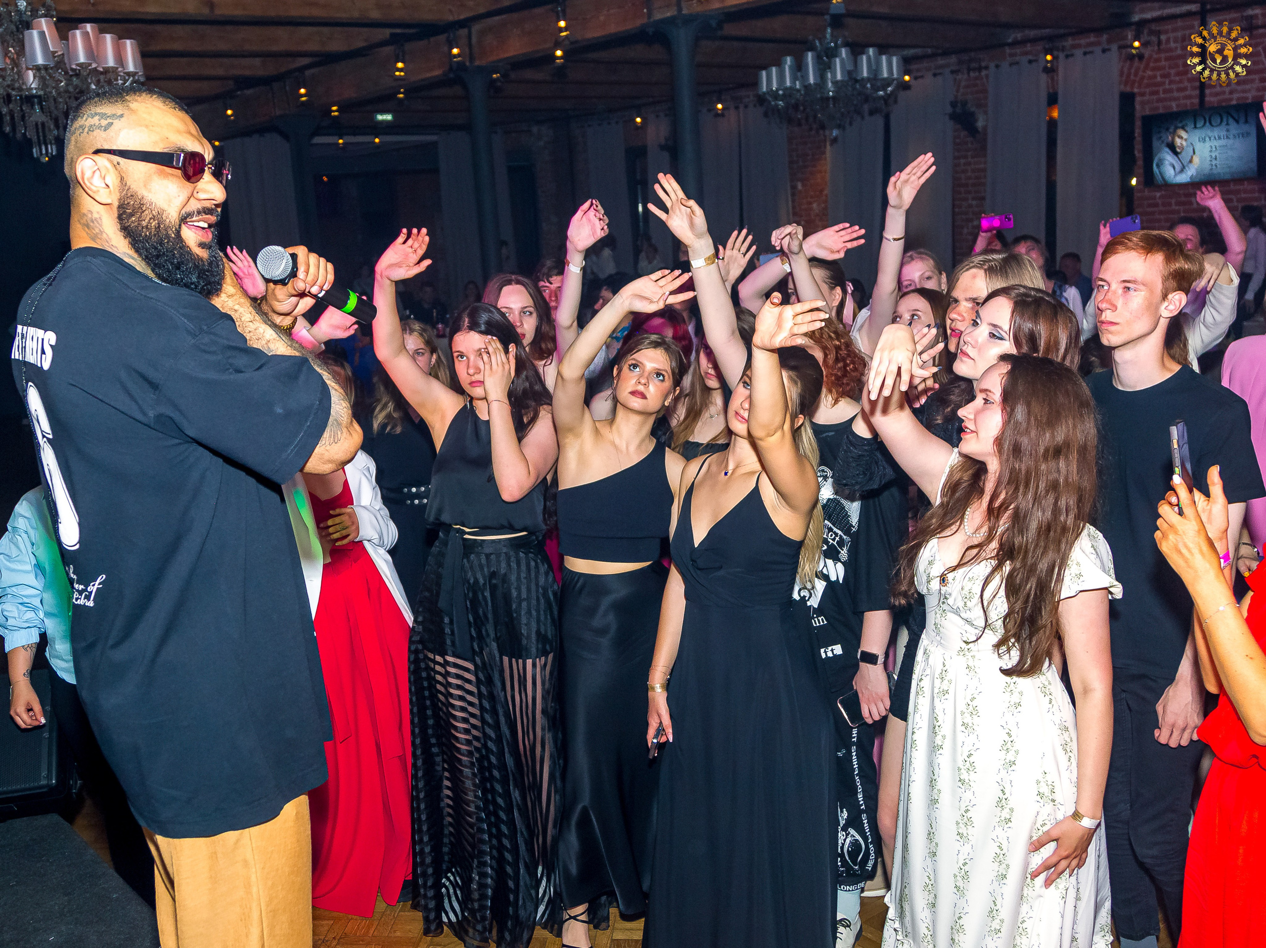 Выпускной 2023 (11-е классы) клуб «Джаггер», Москва. Репортажная съемка в Москве и области. Анималистика