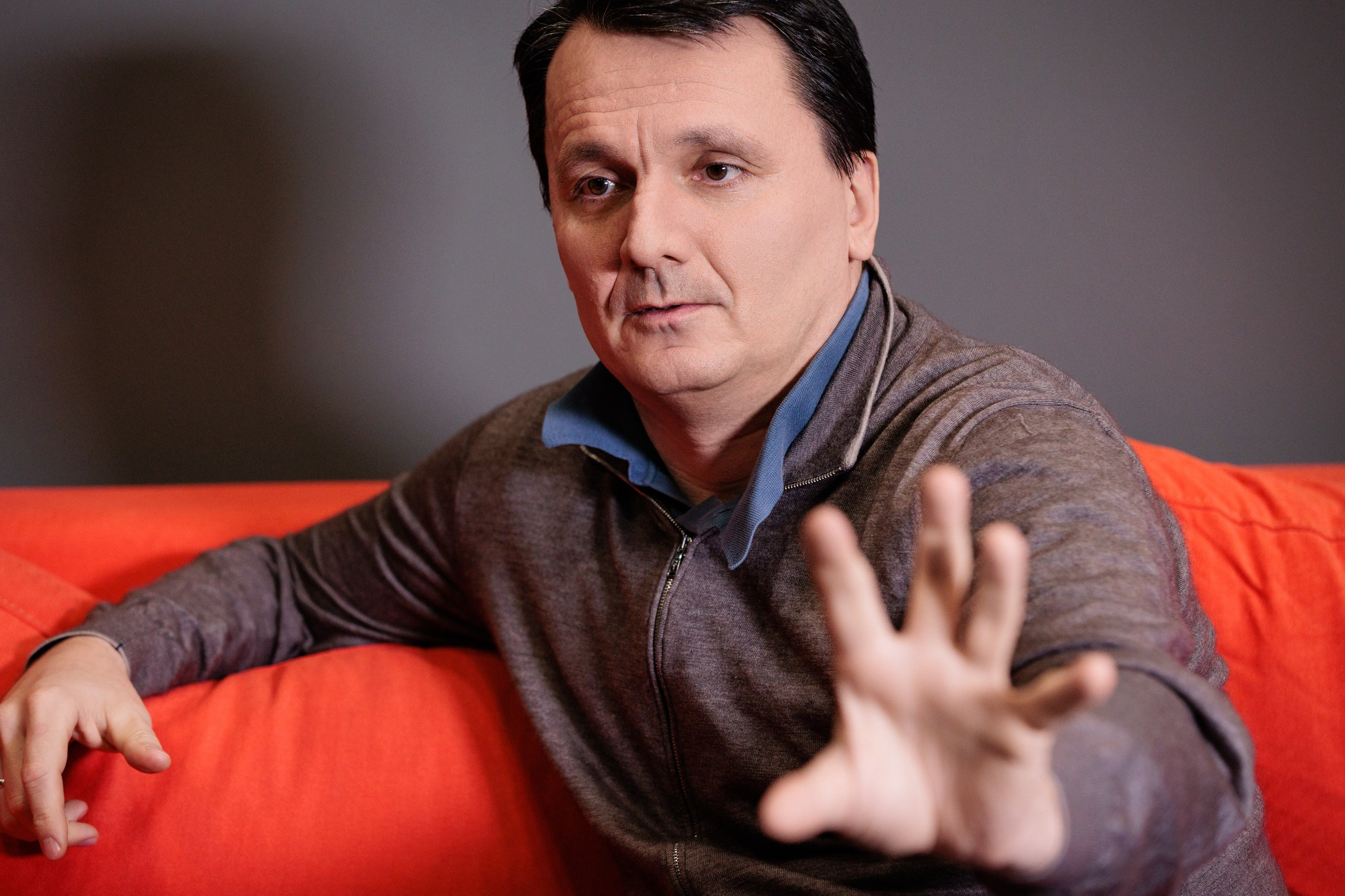 Съемка интеревью с директором. Контент для бизнеса в Екатеринбурге Полдень Медиа