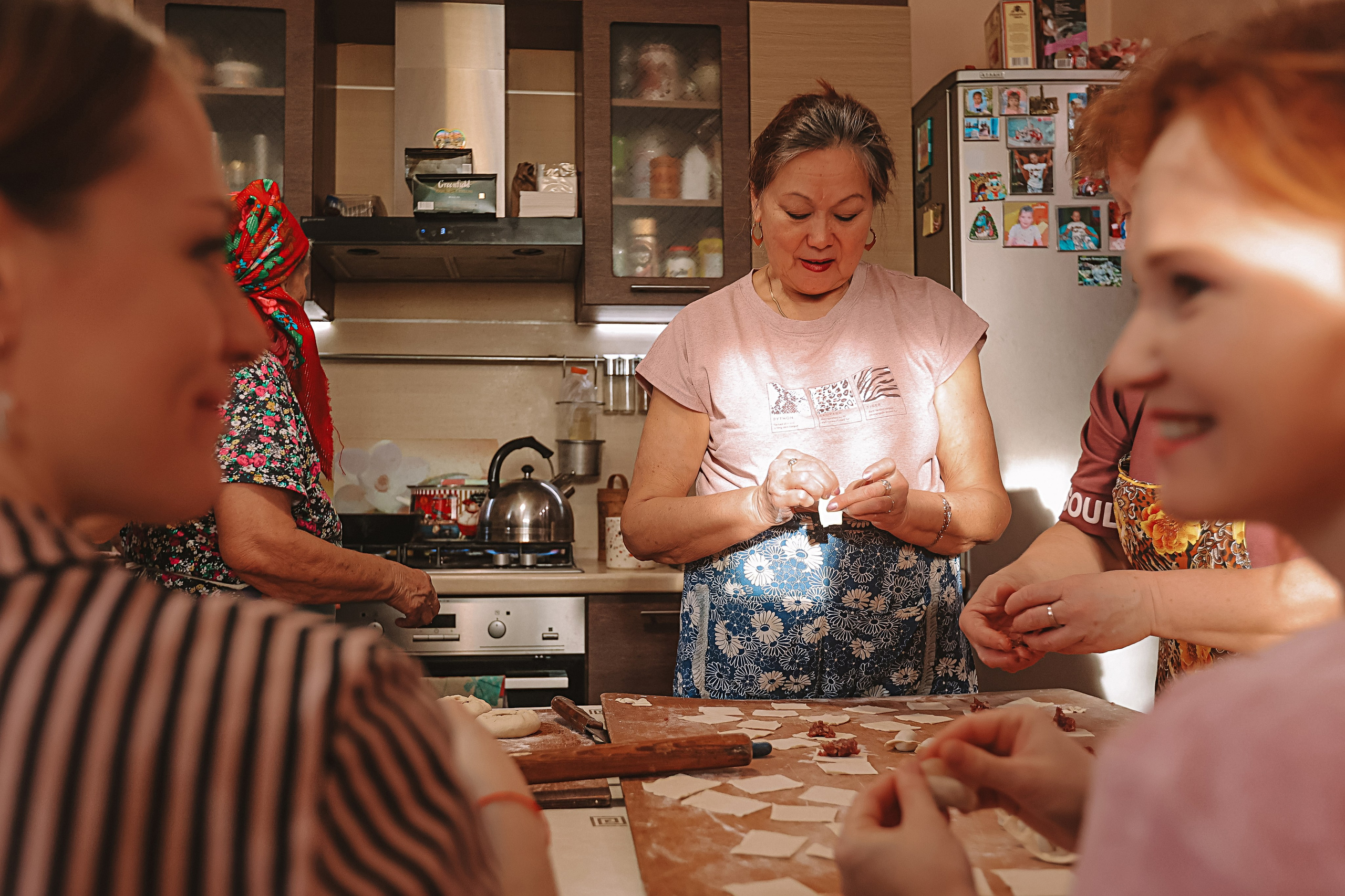 Большая семья репортаж. Семейный фотограф Тюмень, фотограф на роды Салмина Мария