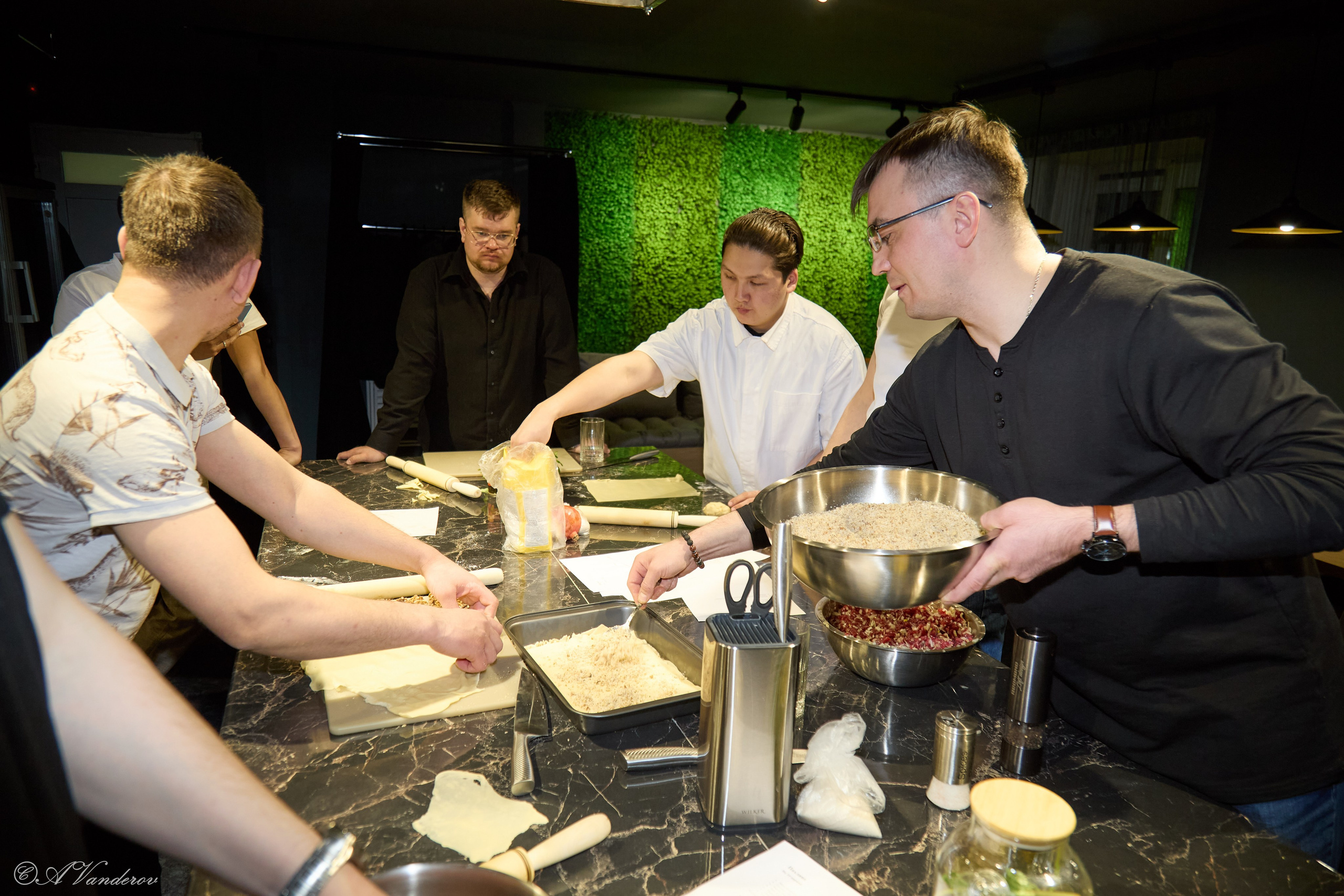 Мужские разговоры на кухне. Фотограф Омск | Александр Вандеров