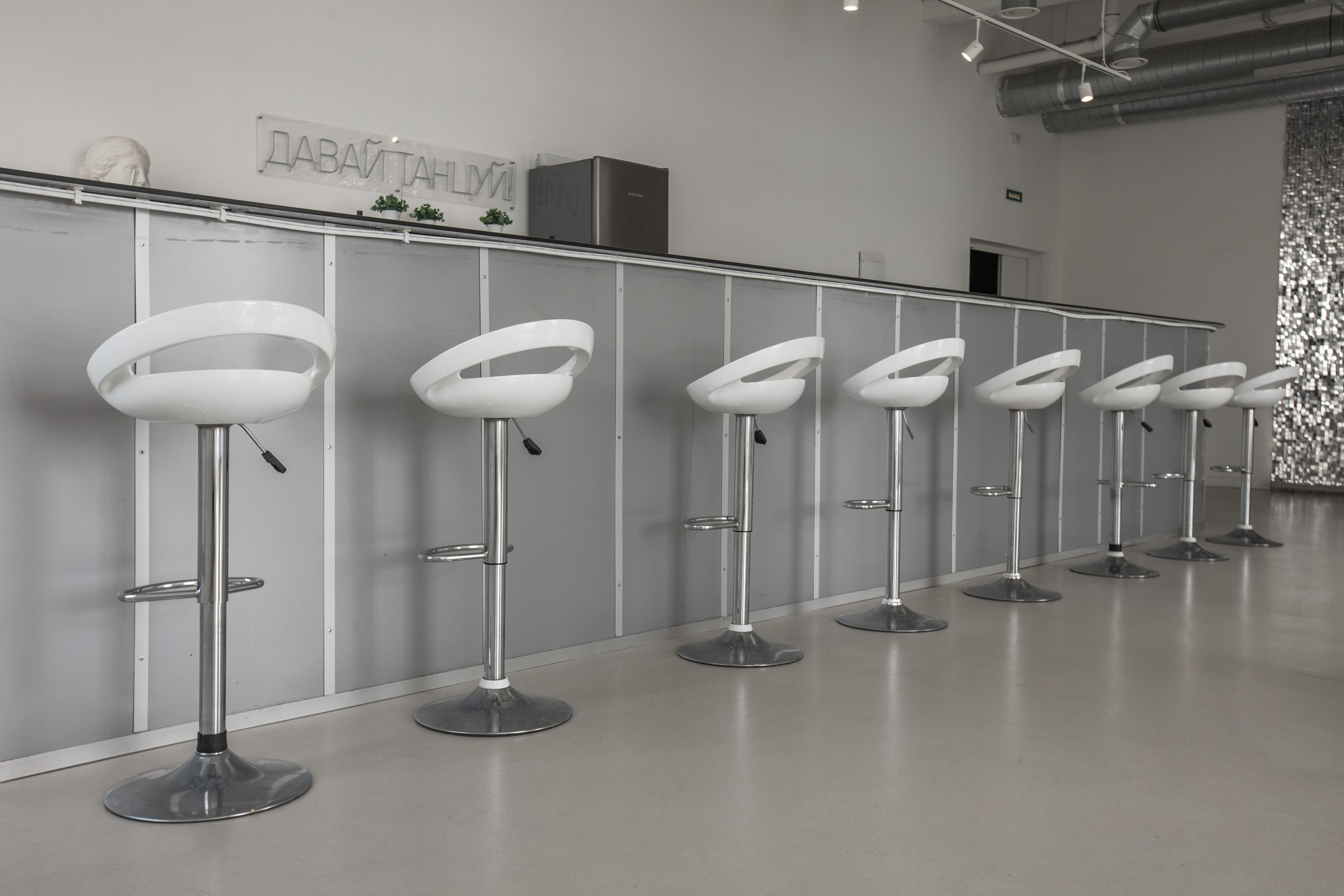 Mr. White (лето). Аренда лофта в СПб для мероприятий