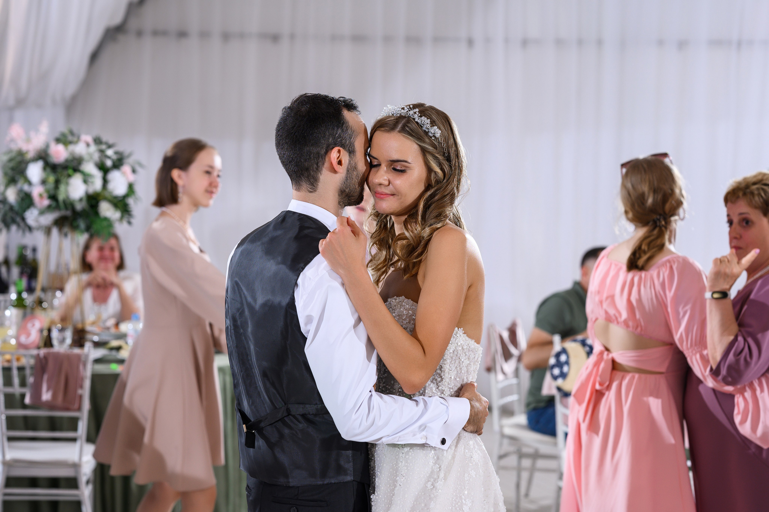 Свадьба шатер Город мастеров — Русская сказка. Свадебный фотограф Москва Юрий Кульман