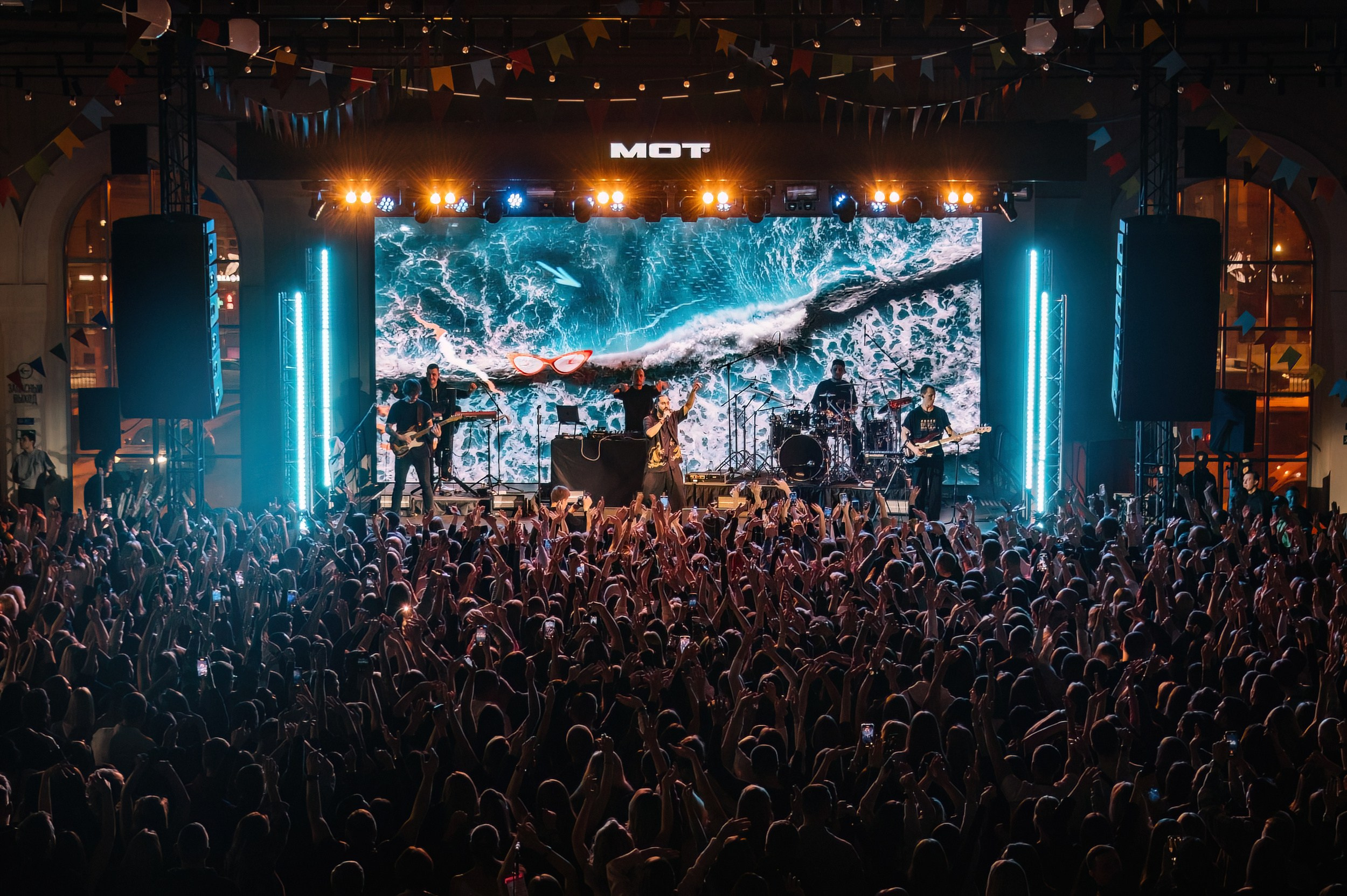 Концерт MOT в Vokzal1853. Коммерческий фотограф в Санкт-Петербурге Анна Кобзарь