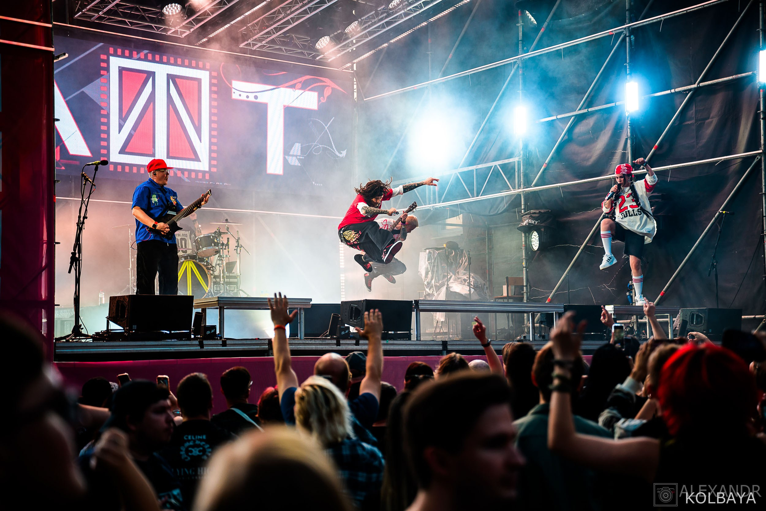 Фоторепортаж с концерта группы СЛОТ на Red Summer 2025. Концертный и театральный репортажный фотограф в Москве Александр Колбая