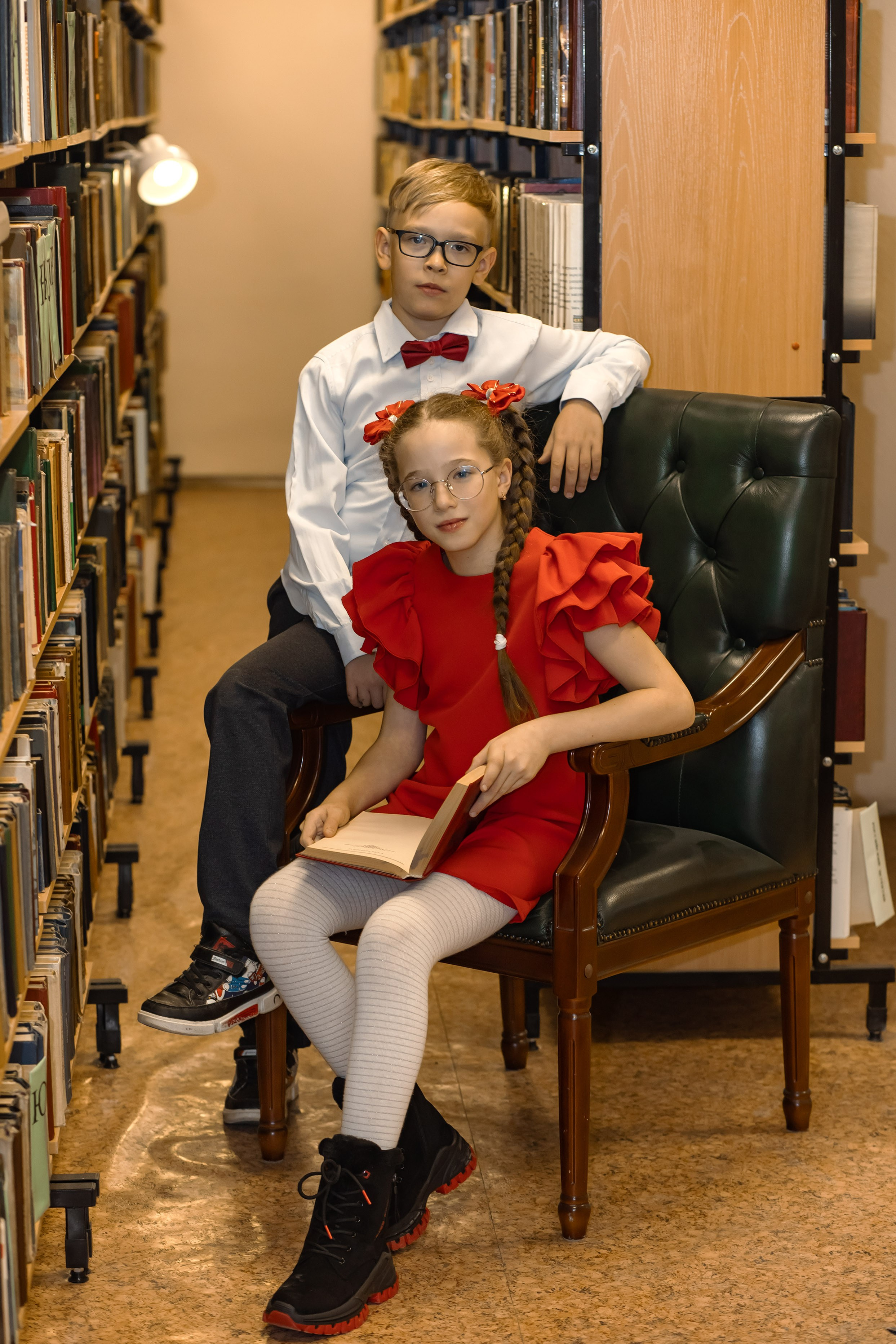 Фотосессия в библиотеке. Фотограф Григорьева Ольга. Портретная, семейная съёмка, Love Stori, видеосъёмка в городе Чита. Выпускные альбомы, фотокниги