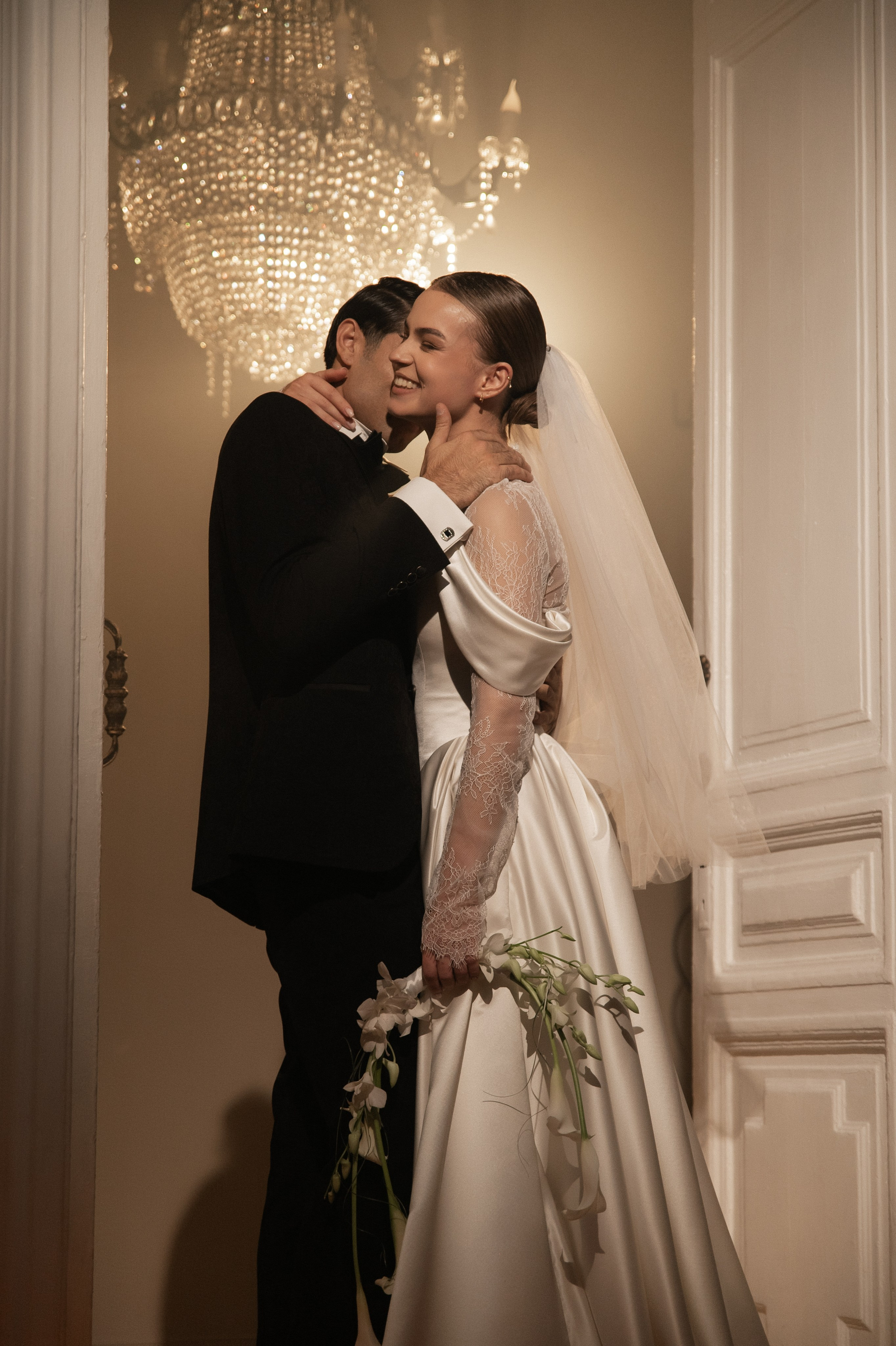 Камерный свадебный ужин при свечах в старинном особняке в фотостудии 21. Kult. Ярослава Ерина — свадебный фотограф в Москве