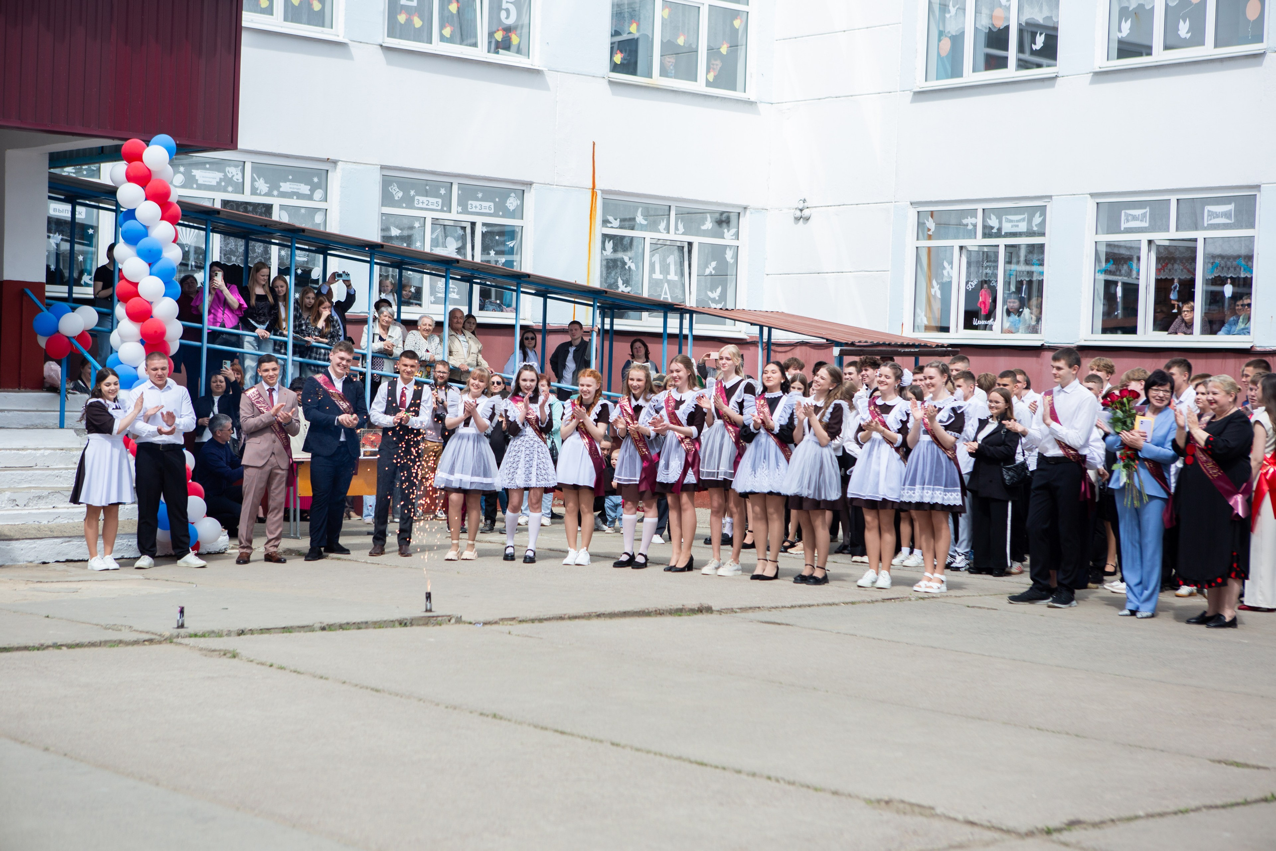 ПОСЛЕДНИЙ ЗВОНОК 2025 9 ШКОЛА Г. МЦЕНСК. Профессиональный фотограф в Мценске и Орловской области