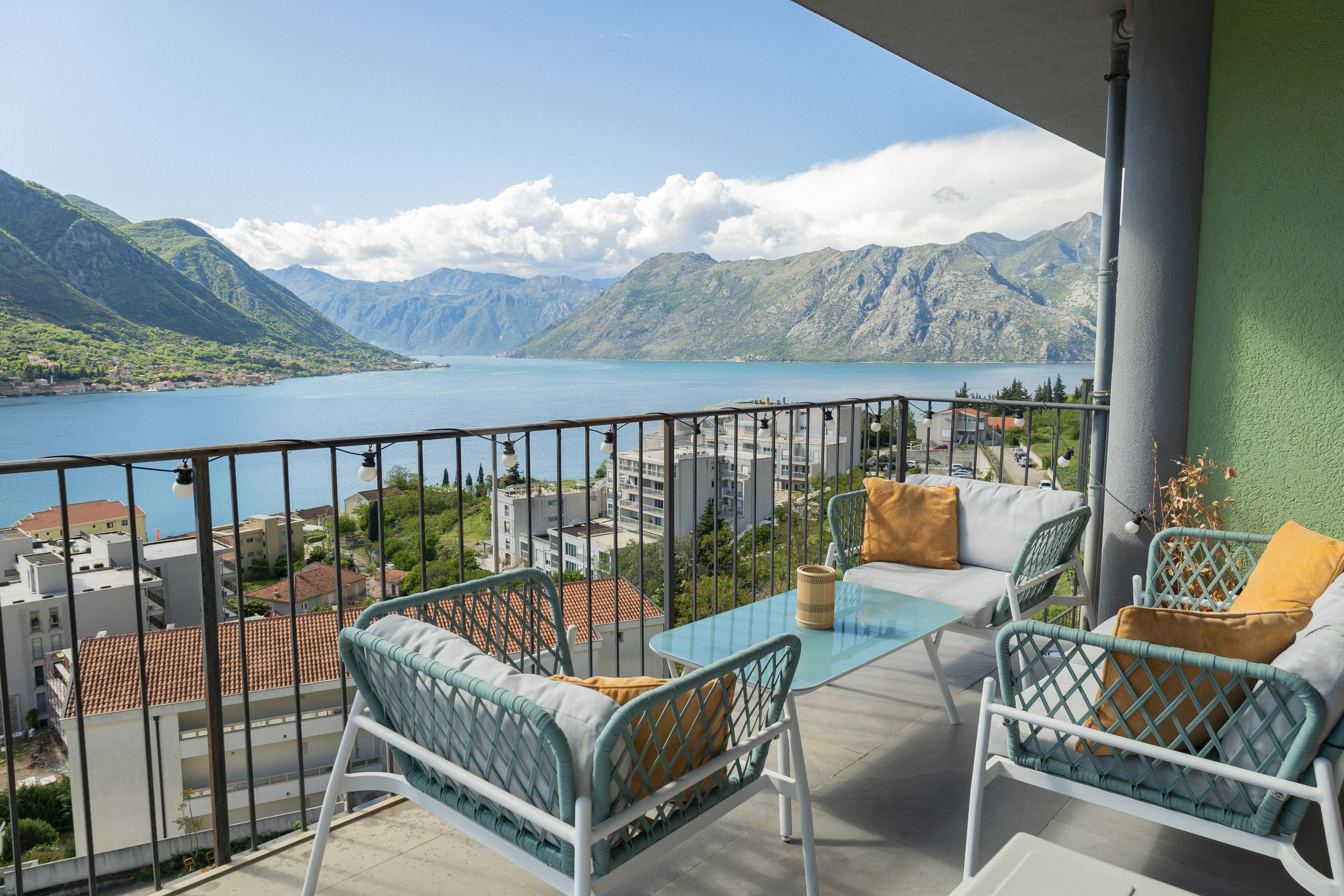 Private apartment for airbnb rent. Fotograf u Crnoj Gori-porodično fotografisanje sa djecom, lovestory, nekretnine