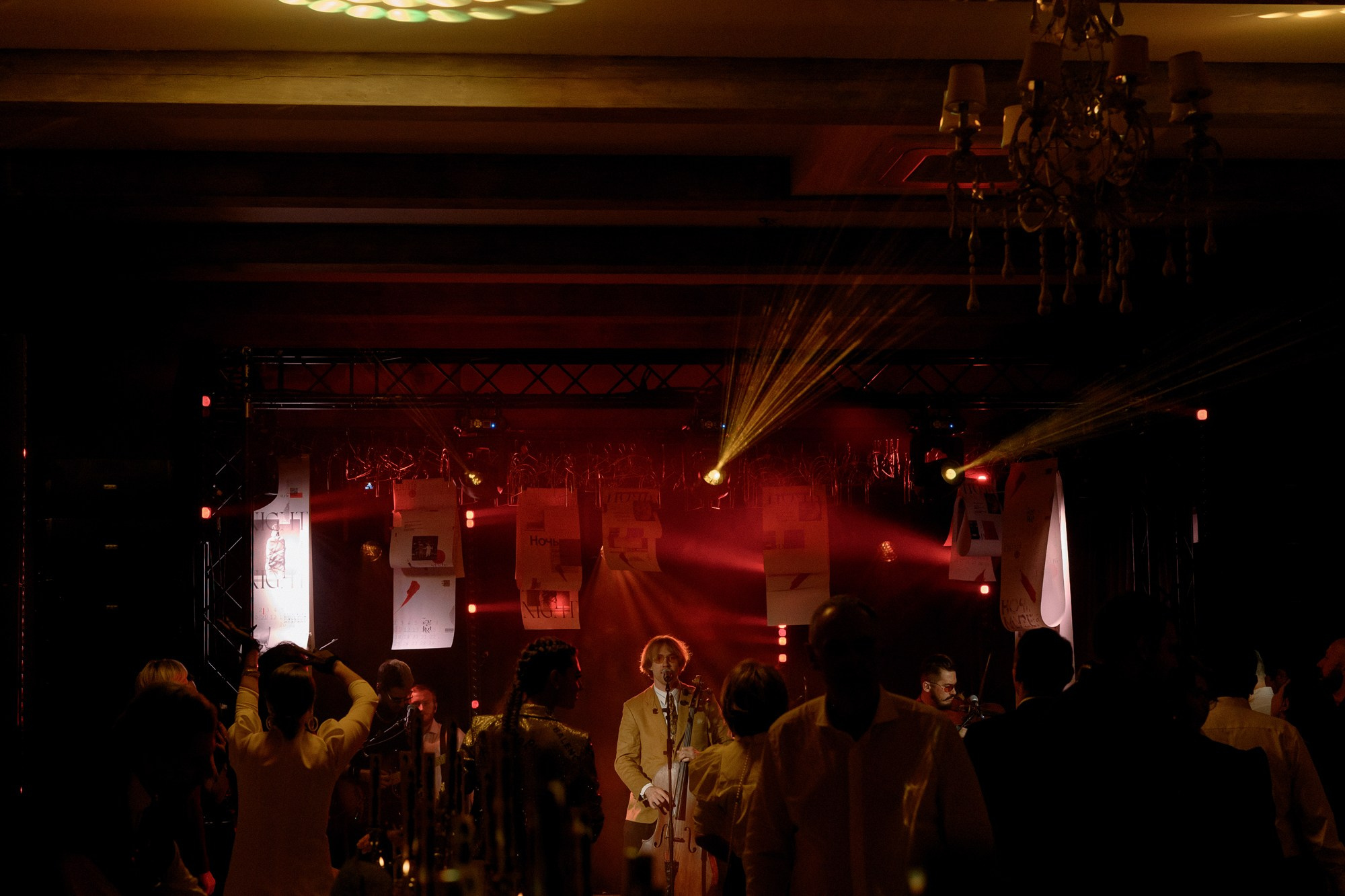 Ночь. Музей. XIII+. Алина Посторонка