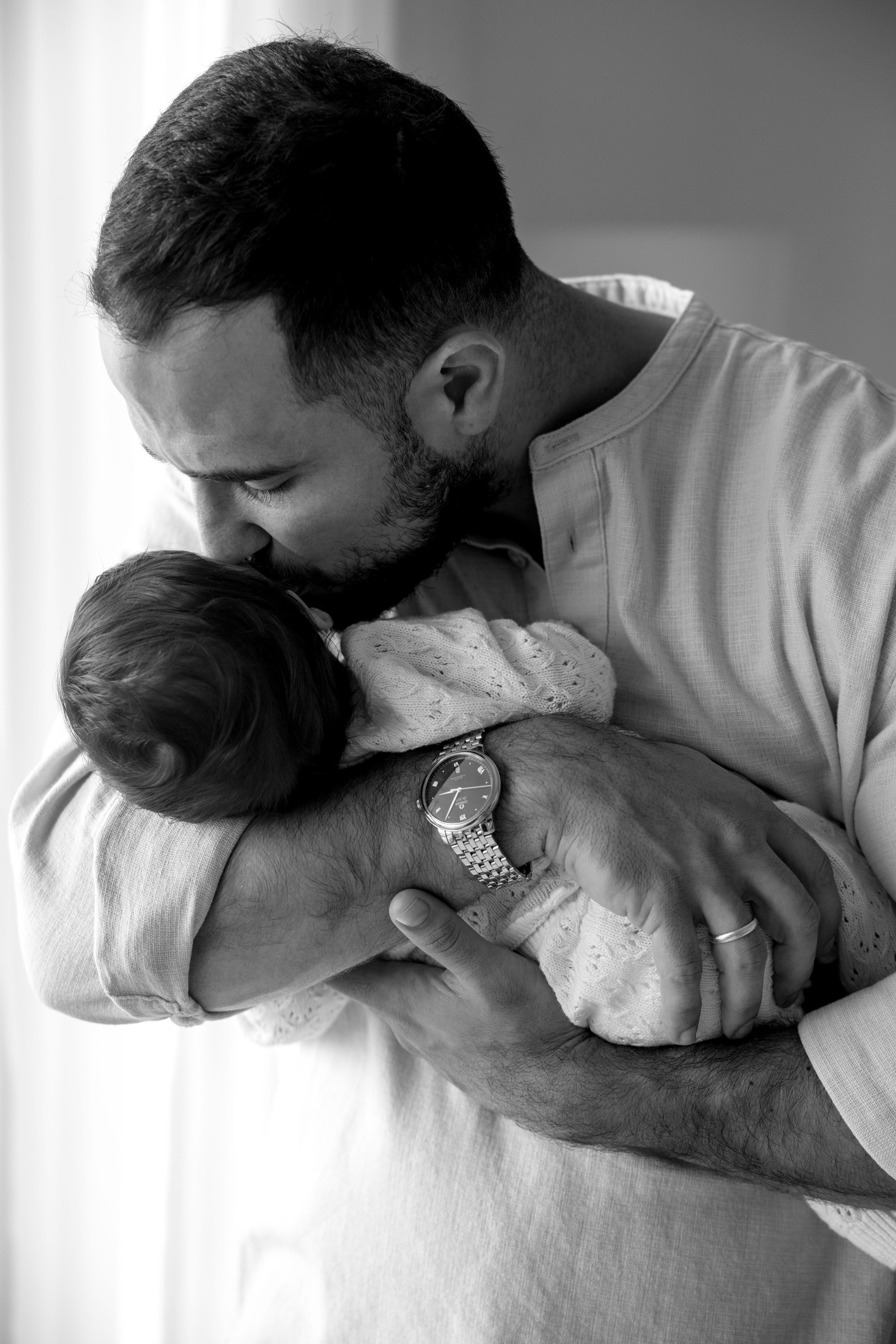 New born family photoshoot at home. Wedding and family photographer