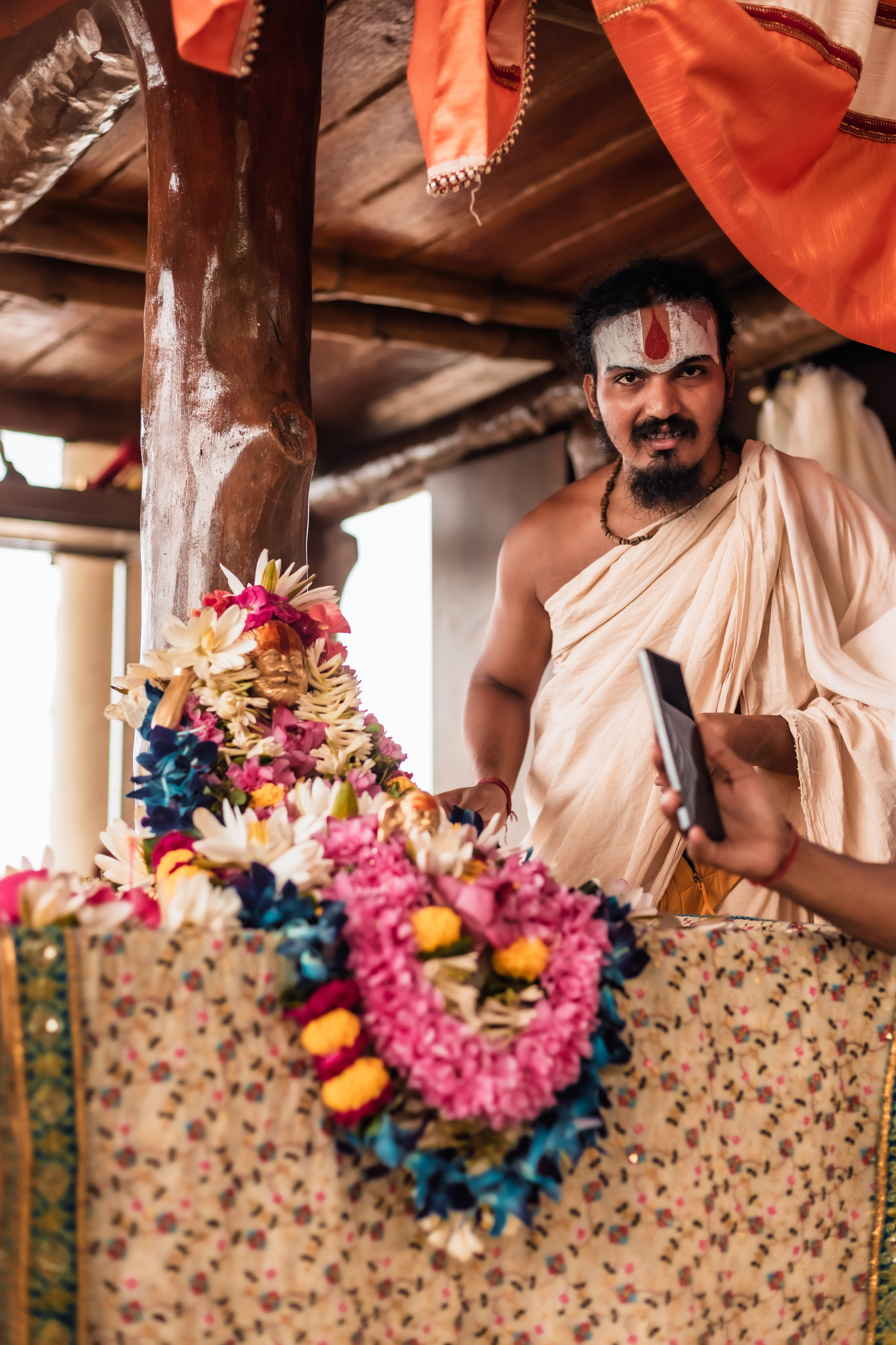 Abhisheka Devraha Baba on Sri Devdas ji maharaj bd. Mariam Bagdasaryan