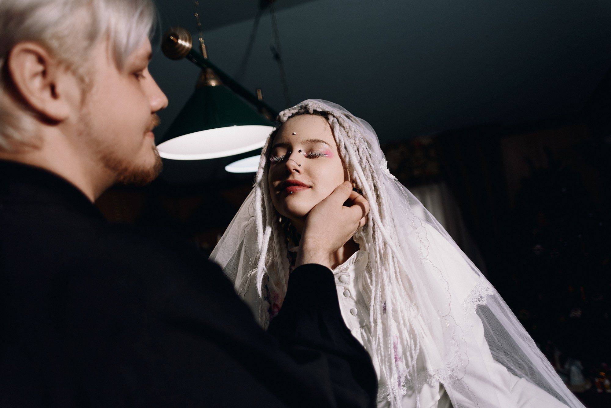 Свадьба для двоих в Тюмени — фотосессия в ЗАГСе, кафе и отеле. Портретный фотограф Тюмень Дарья Мустафина