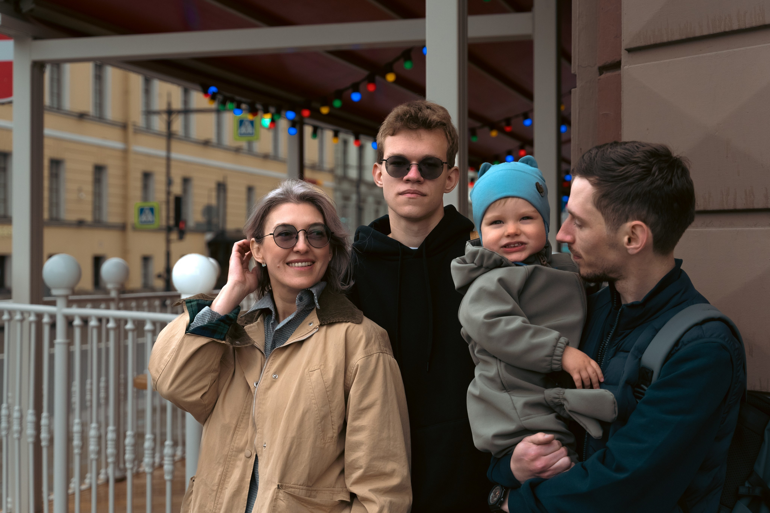 Таня и её семья 🤍 Она улыбнулась, и мне показалось, что весь мир стал светлее. — Эрих Мария Ремарк. Лайфстайл фотограф в Санкт-Петербурге — Наташа Шмидт