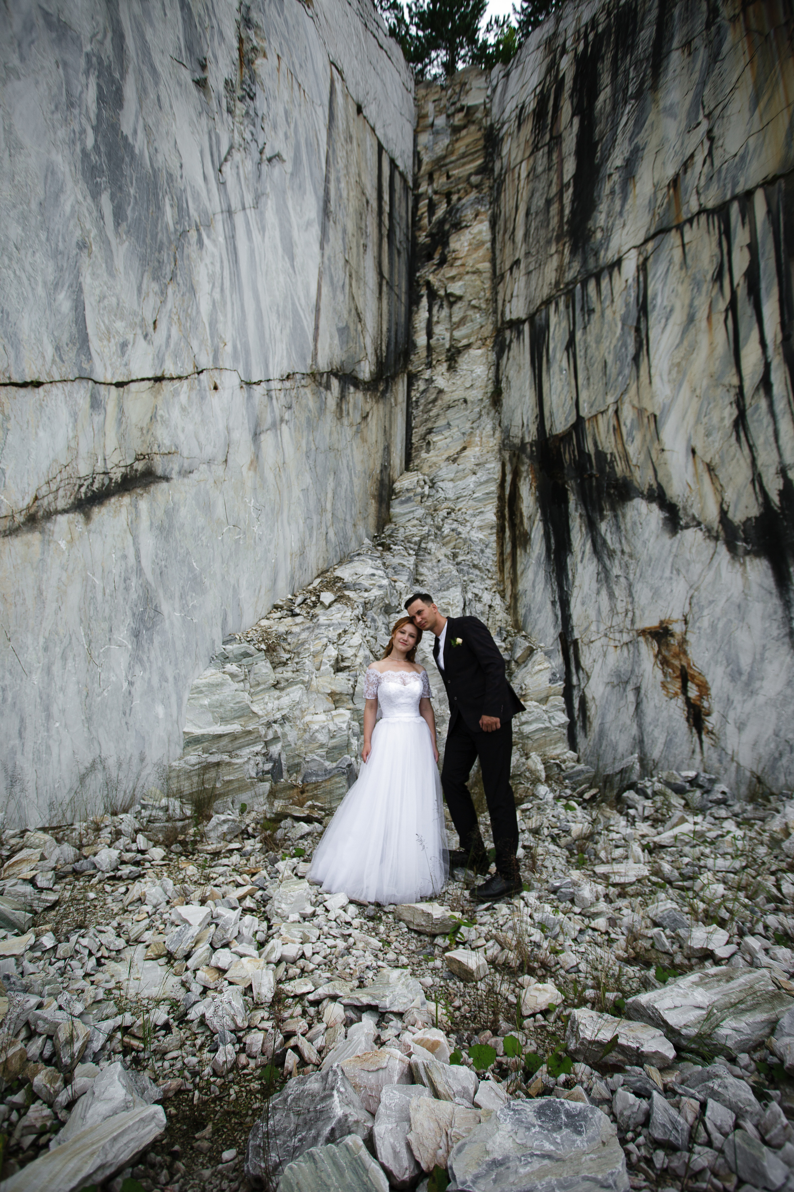 Свадебная фотография на мраморном разрезе, фотограф Иван Зиновьев