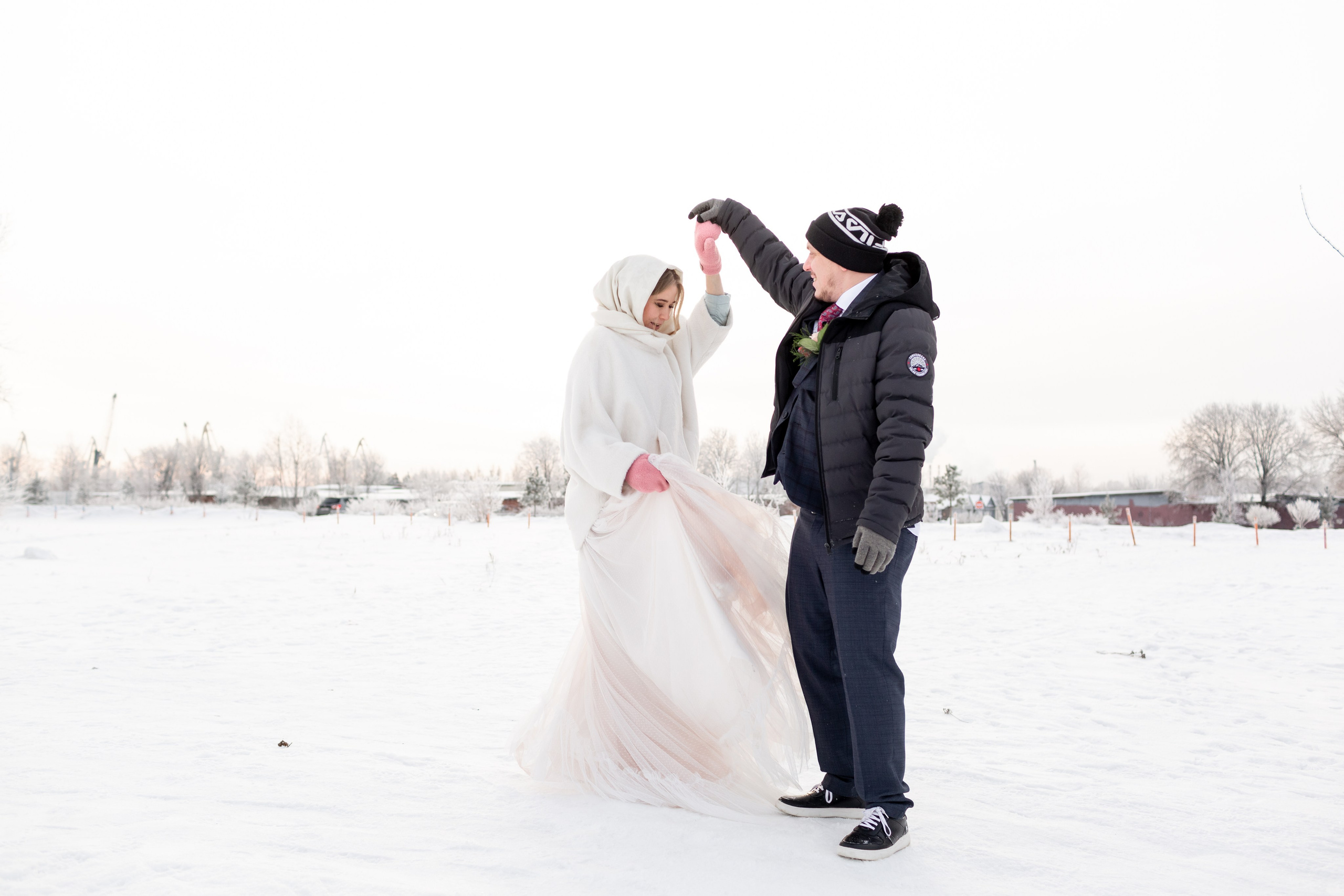 Романтичная зимняя фотопрогулка на свадьбе в Санкт-Петербурге