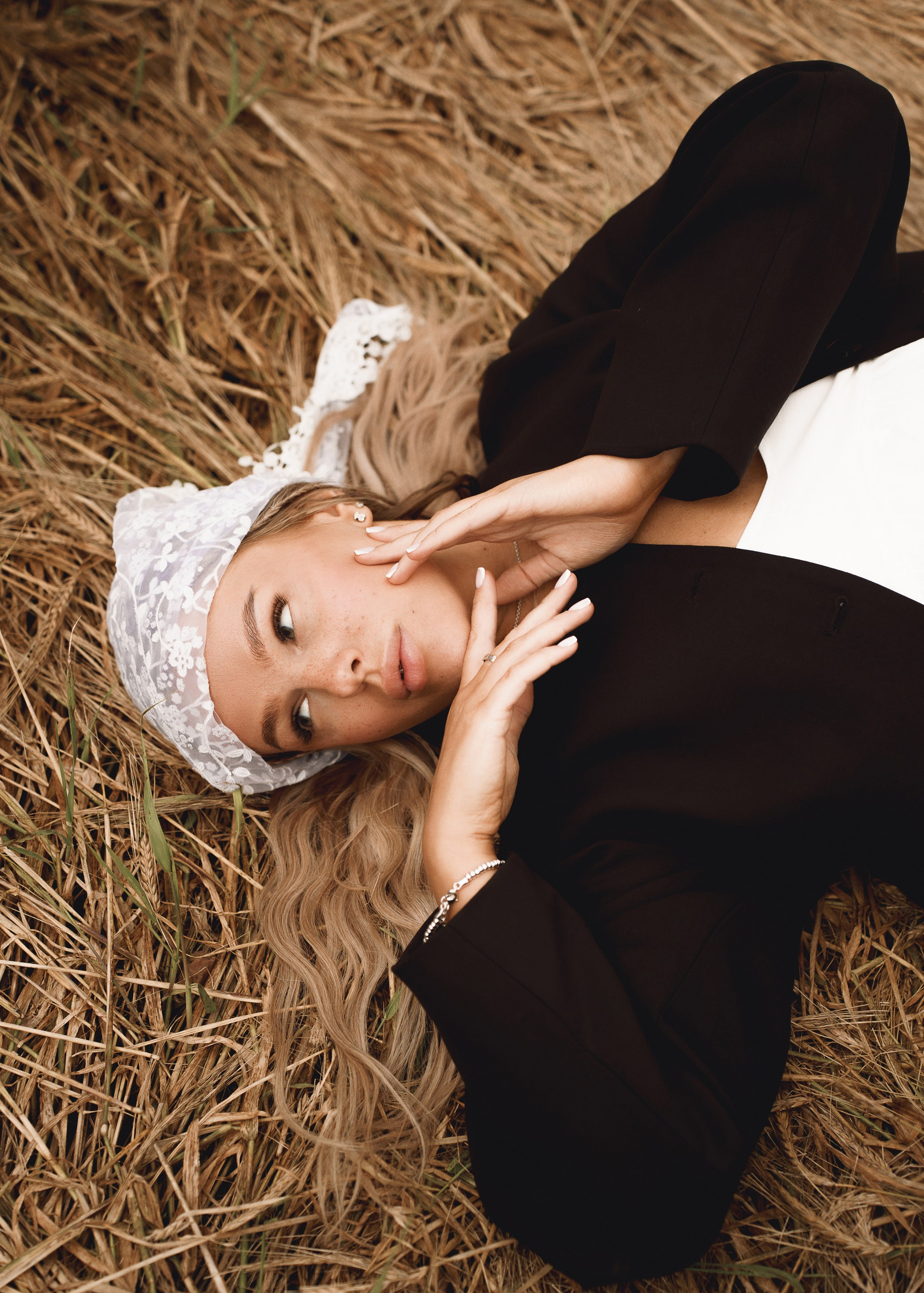 ПОЛЕ. Женский портрет